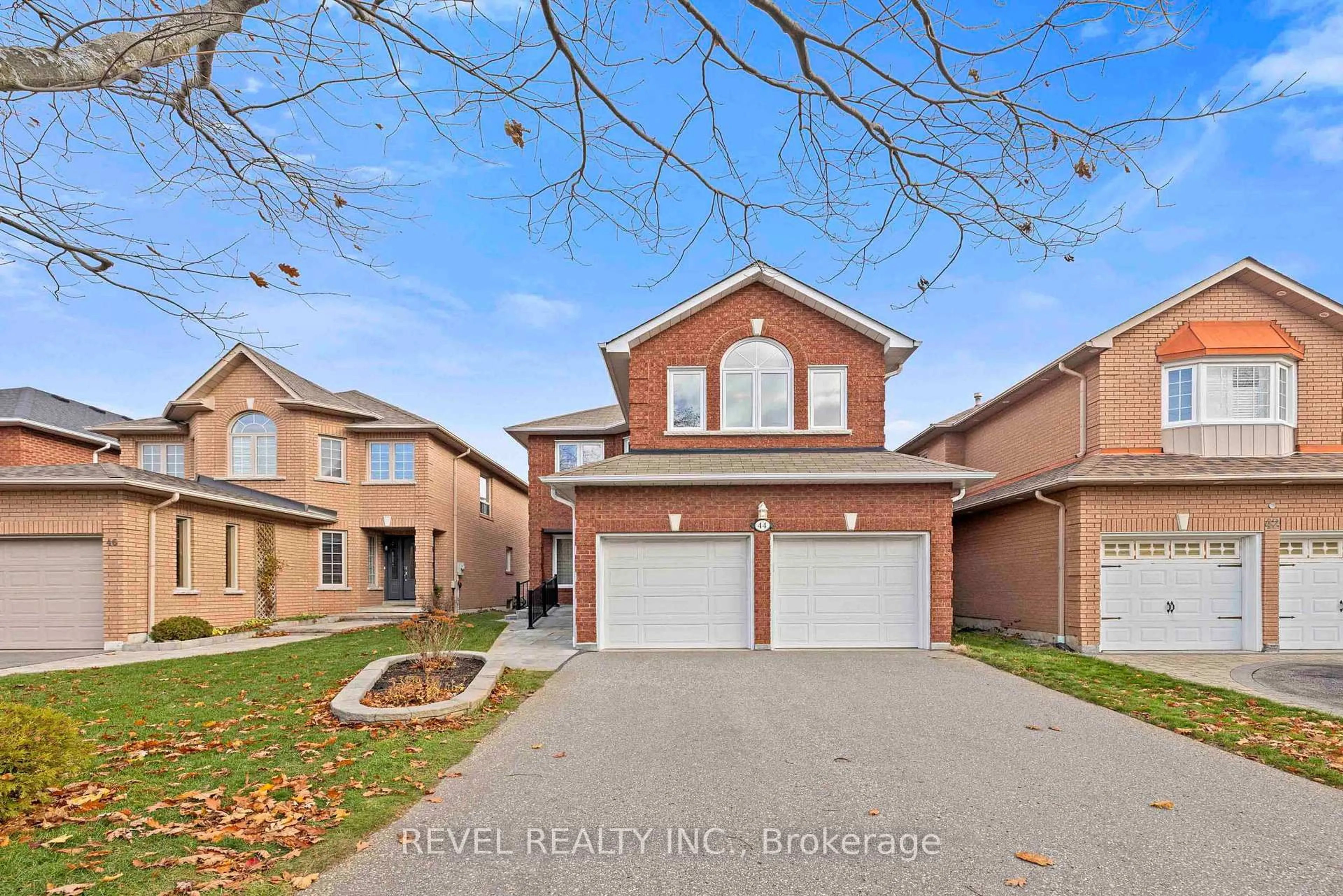 Home with brick exterior material, street for 44 Clune Pl, Whitby Ontario L1R 2C5