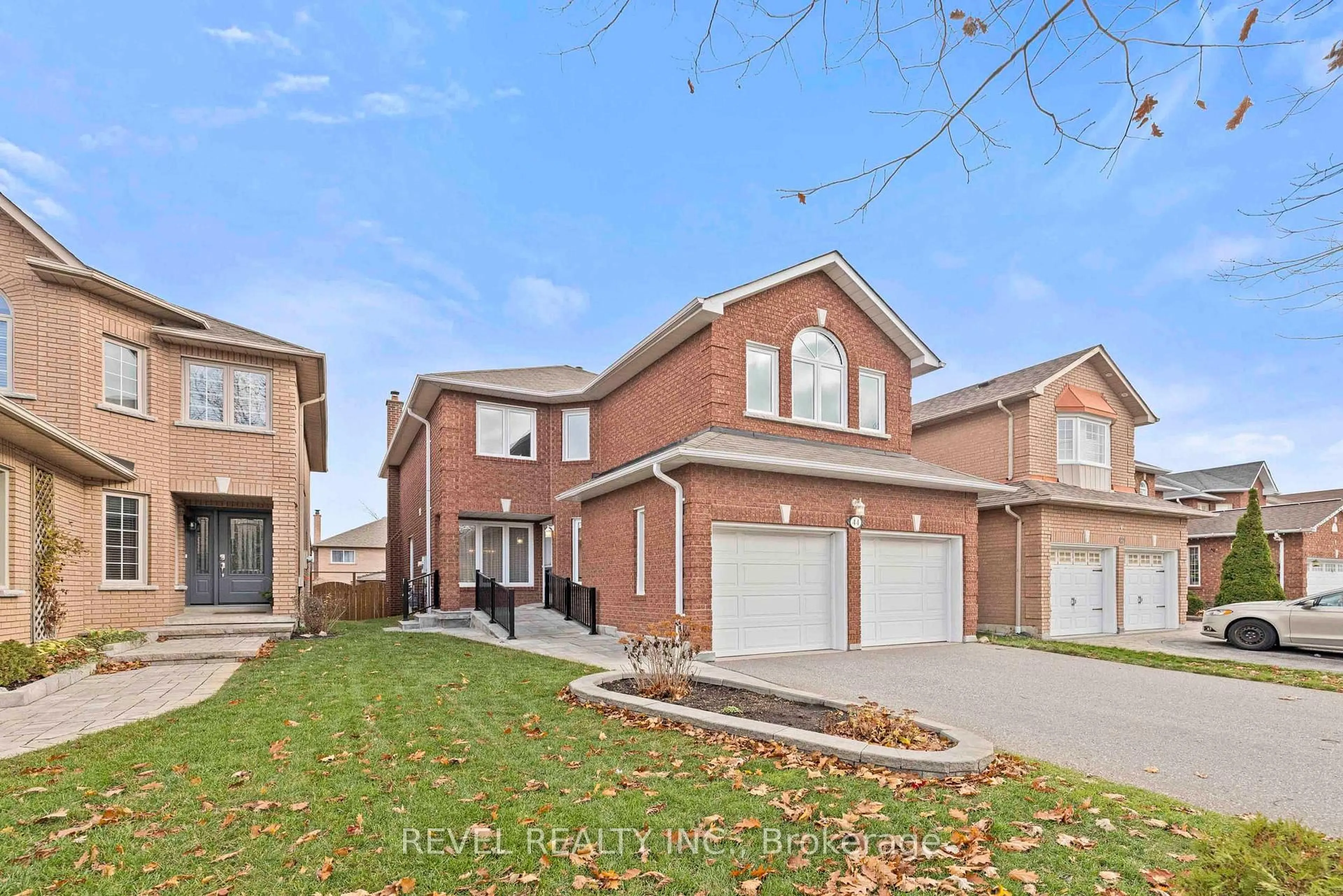 Home with brick exterior material, street for 44 Clune Pl, Whitby Ontario L1R 2C5