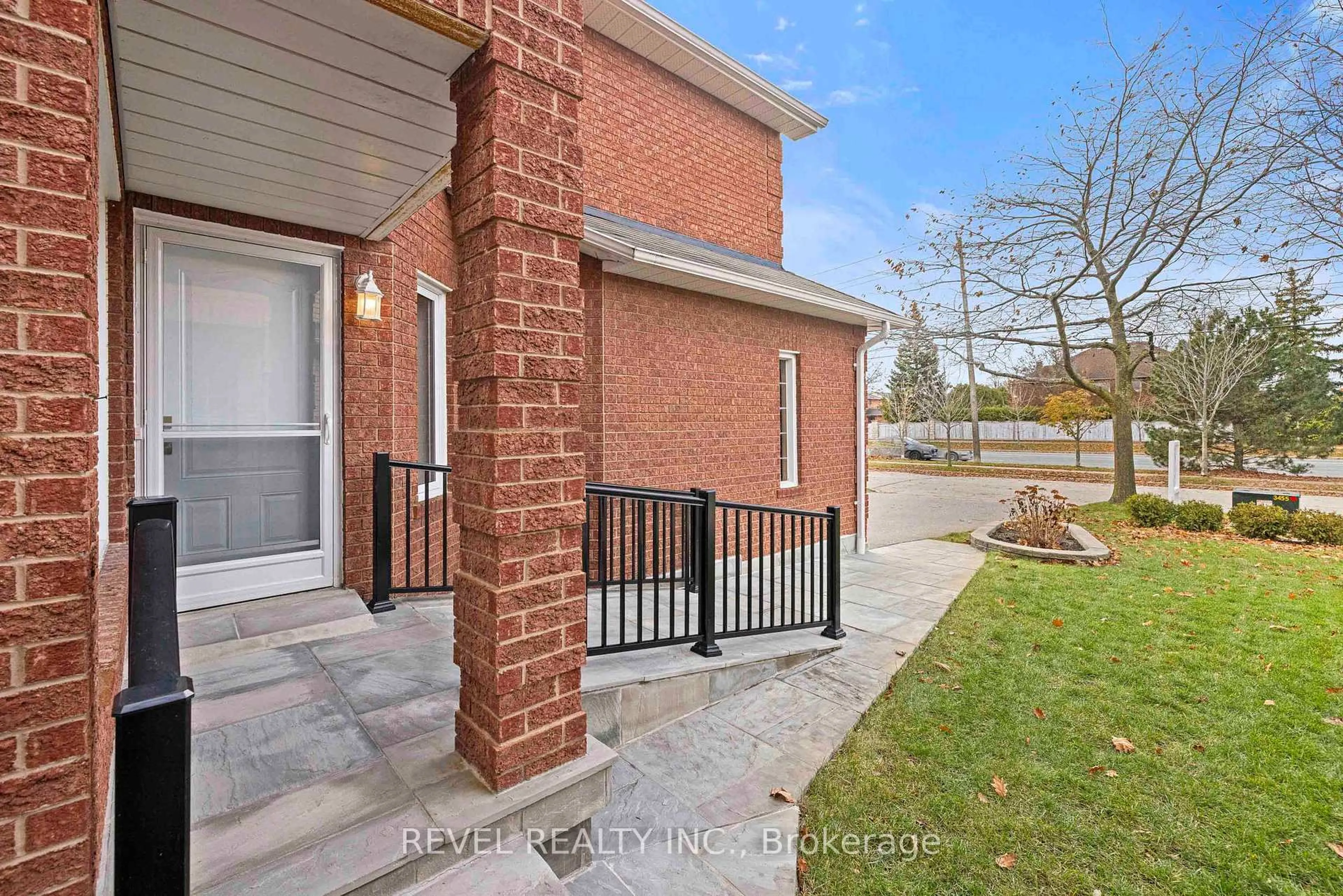 Home with brick exterior material, street for 44 Clune Pl, Whitby Ontario L1R 2C5