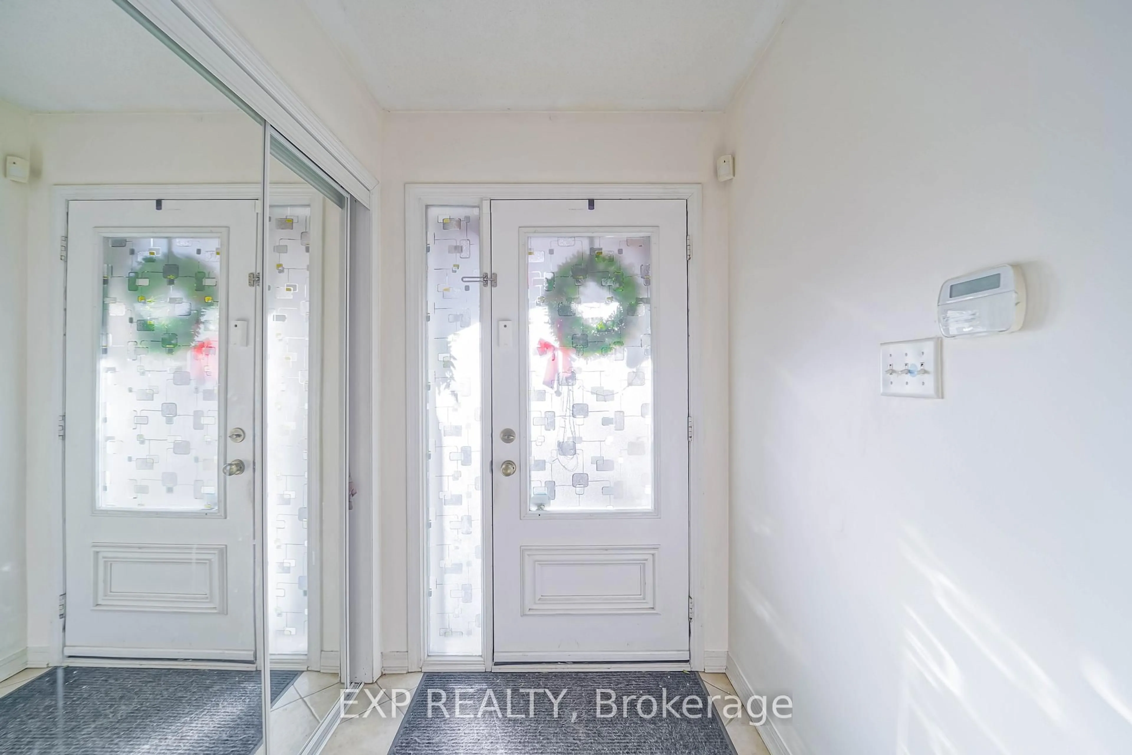 Indoor entryway for 18 Winkler Terr, Toronto Ontario M1L 0C2