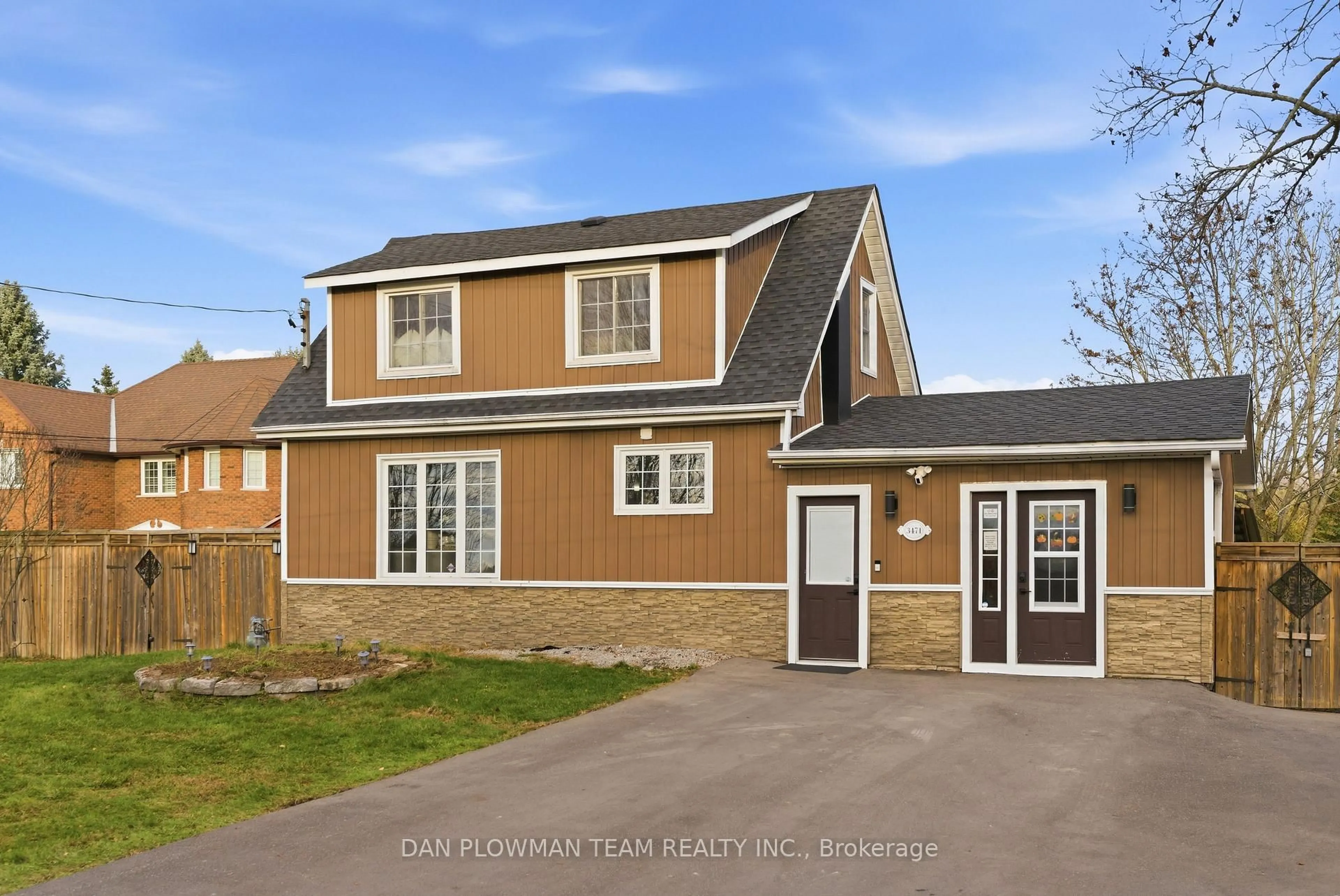 Home with vinyl exterior material, street for 3471 Tooley Rd, Clarington Ontario L1E 2G9