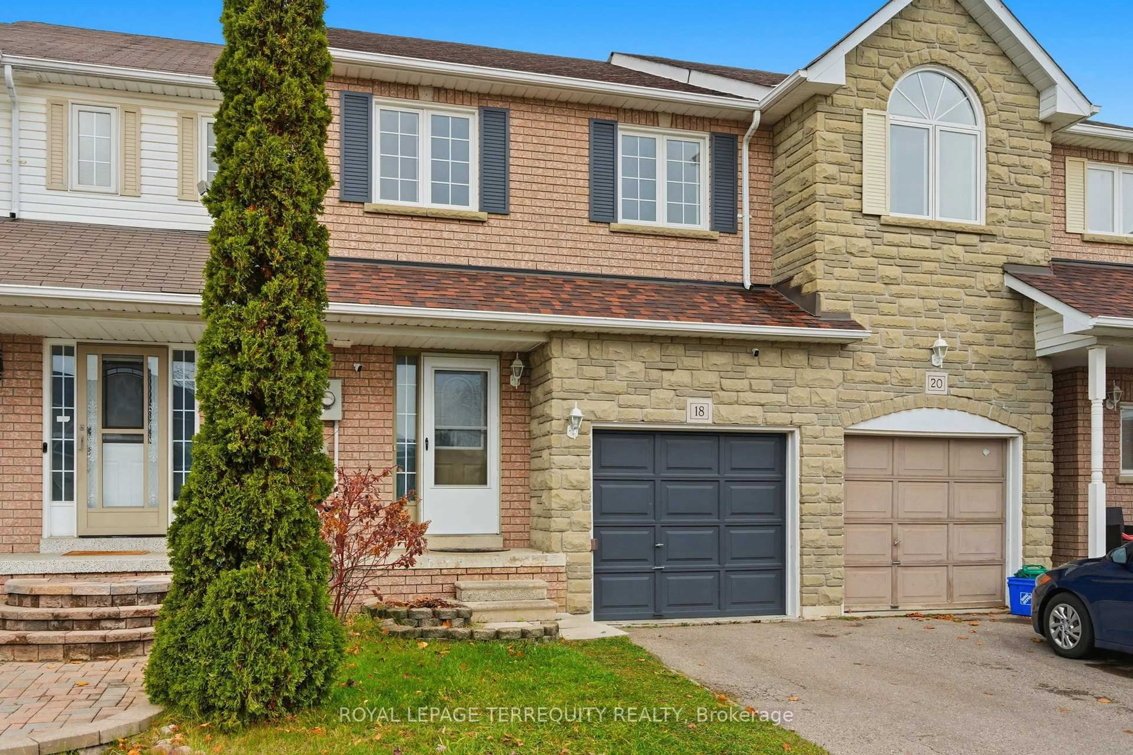 Home with brick exterior material, street for 18 Wade Sq, Clarington Ontario L1E 3E5