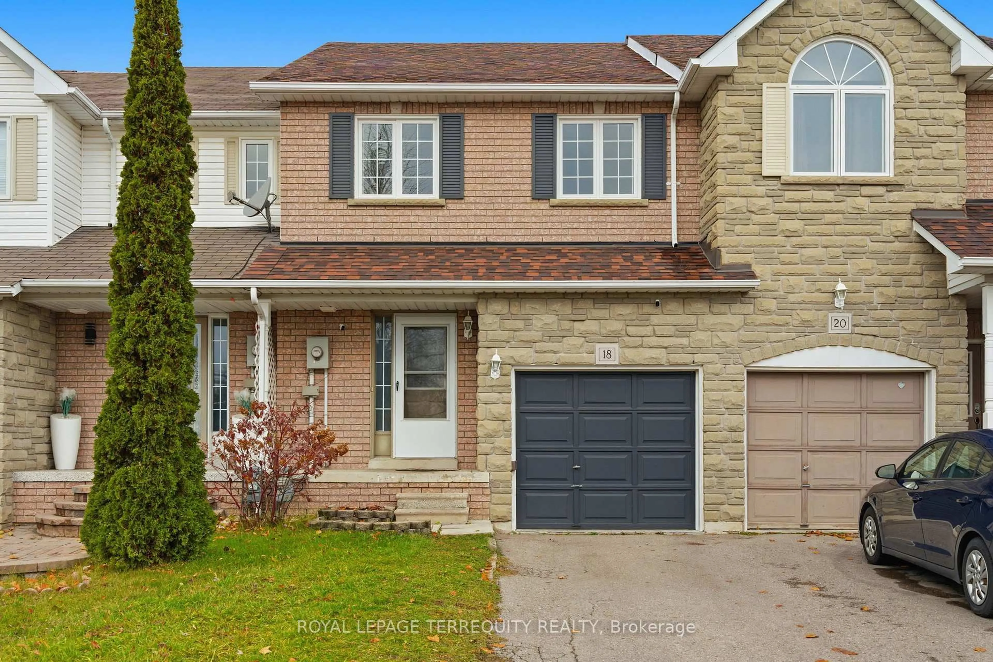 Home with brick exterior material, street for 18 Wade Sq, Clarington Ontario L1E 3E5
