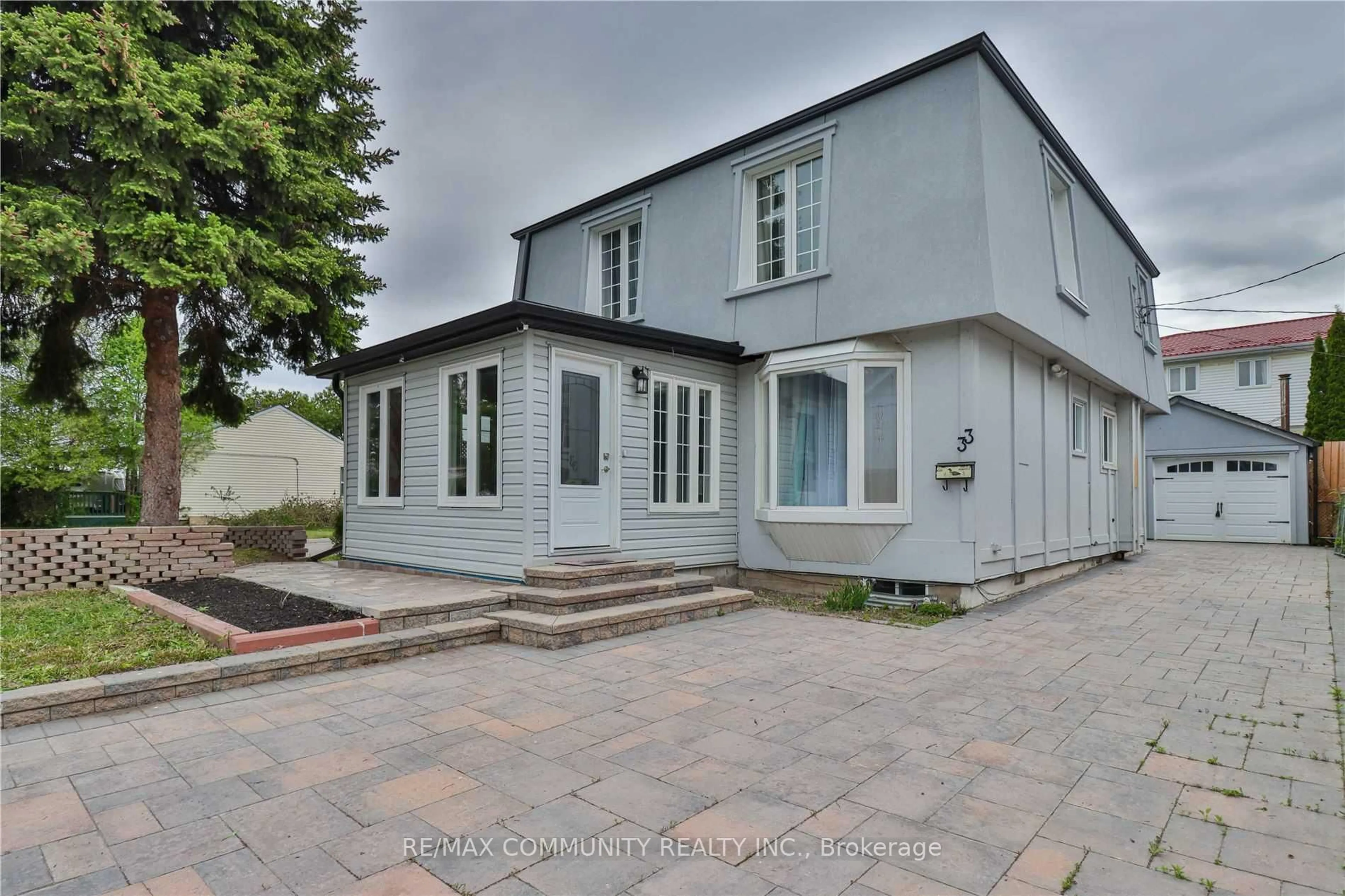 A pic from outside/outdoor area/front of a property/back of a property/a pic from drone, street for 33 Windsor Ave, Ajax Ontario L1S 2B1