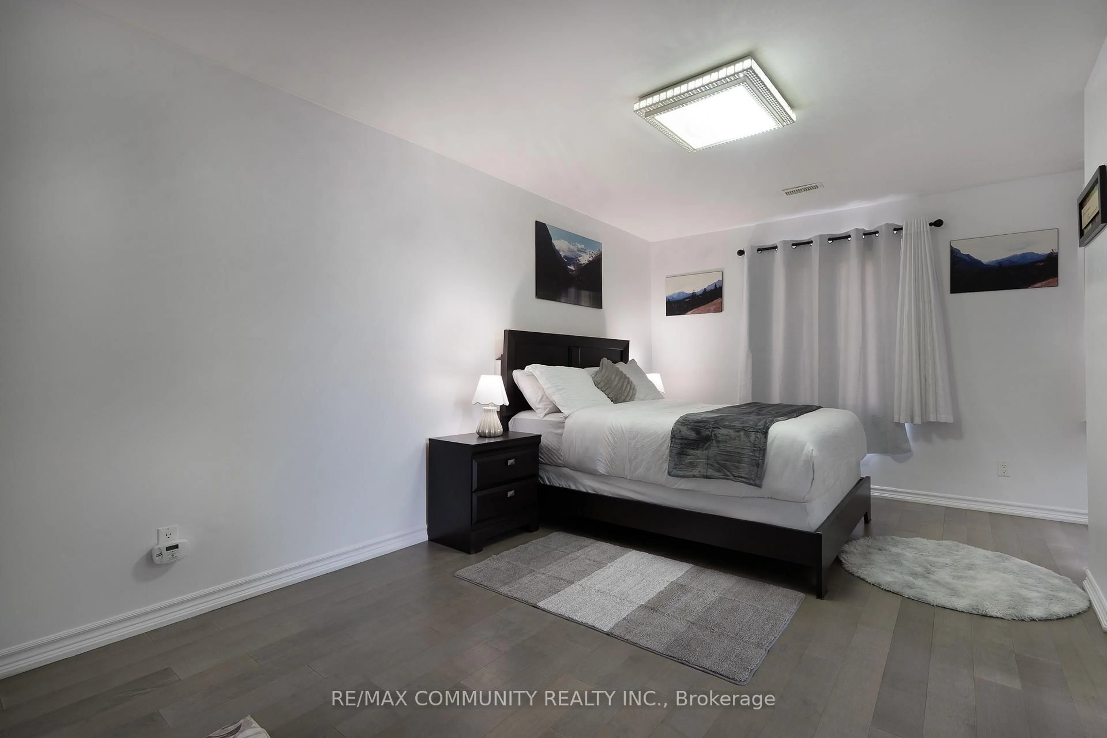 A pic of a room for 33 Windsor Ave, Ajax Ontario L1S 2B1