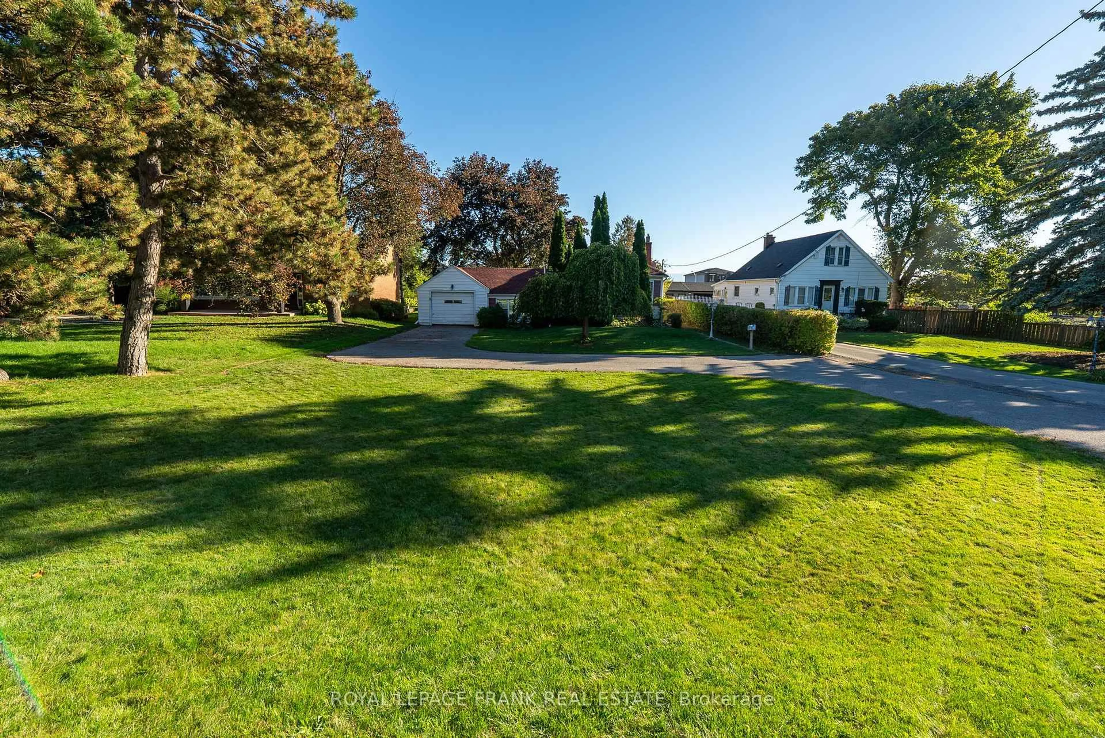 A pic from outside/outdoor area/front of a property/back of a property/a pic from drone, street for 1033 King St, Oshawa Ontario L1H 1H4