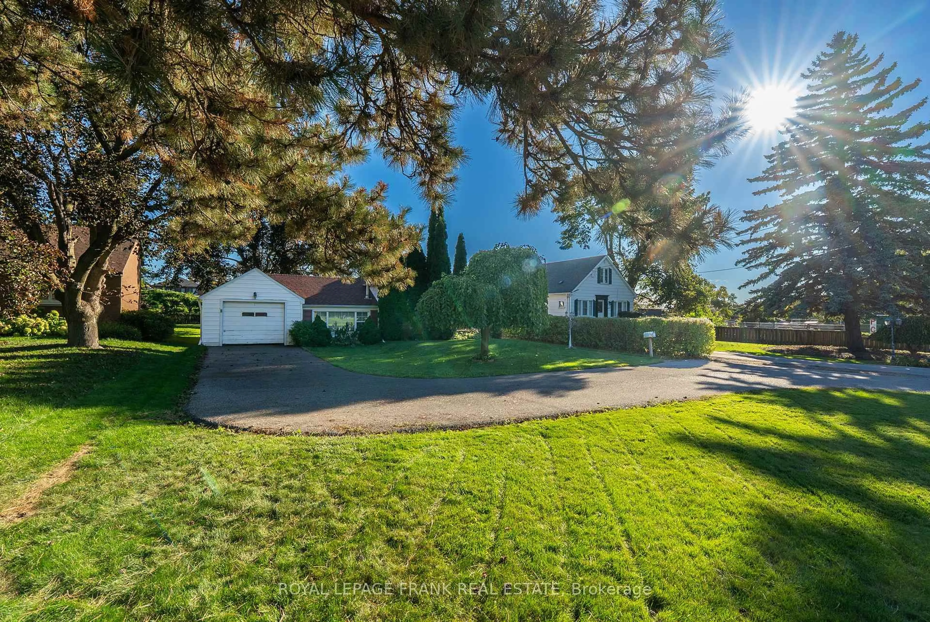 A pic from outside/outdoor area/front of a property/back of a property/a pic from drone, unknown for 1033 King St, Oshawa Ontario L1H 1H4