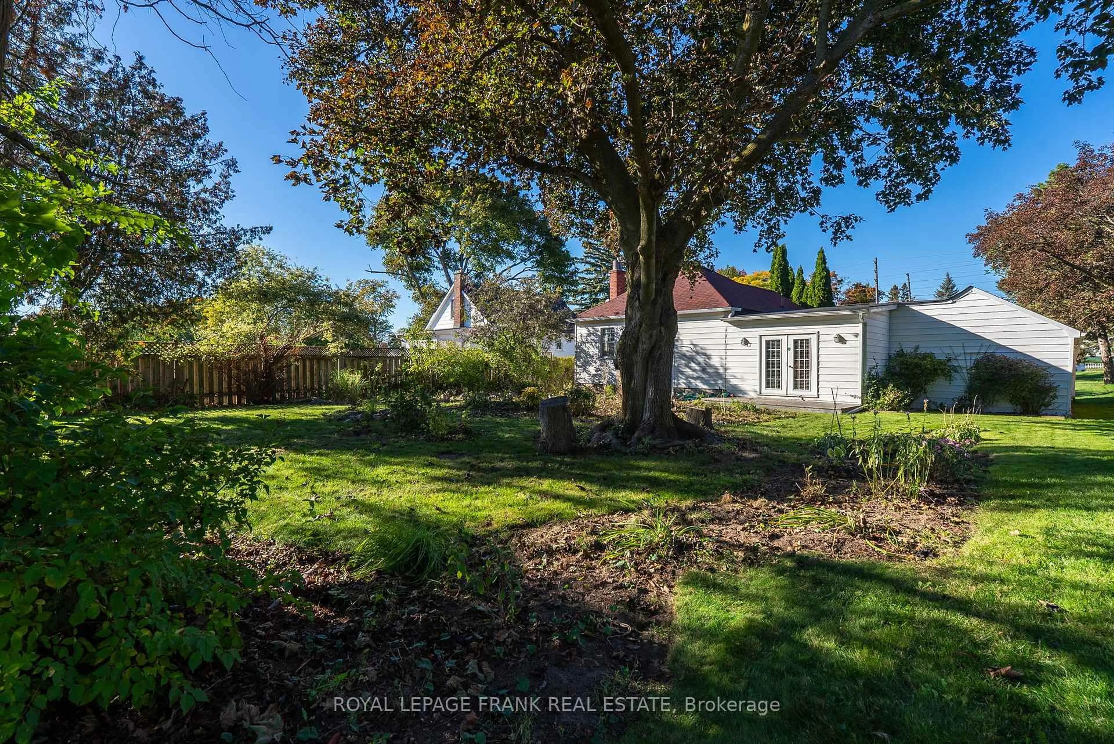 A pic from outside/outdoor area/front of a property/back of a property/a pic from drone, forest/trees view for 1033 King St, Oshawa Ontario L1H 1H4