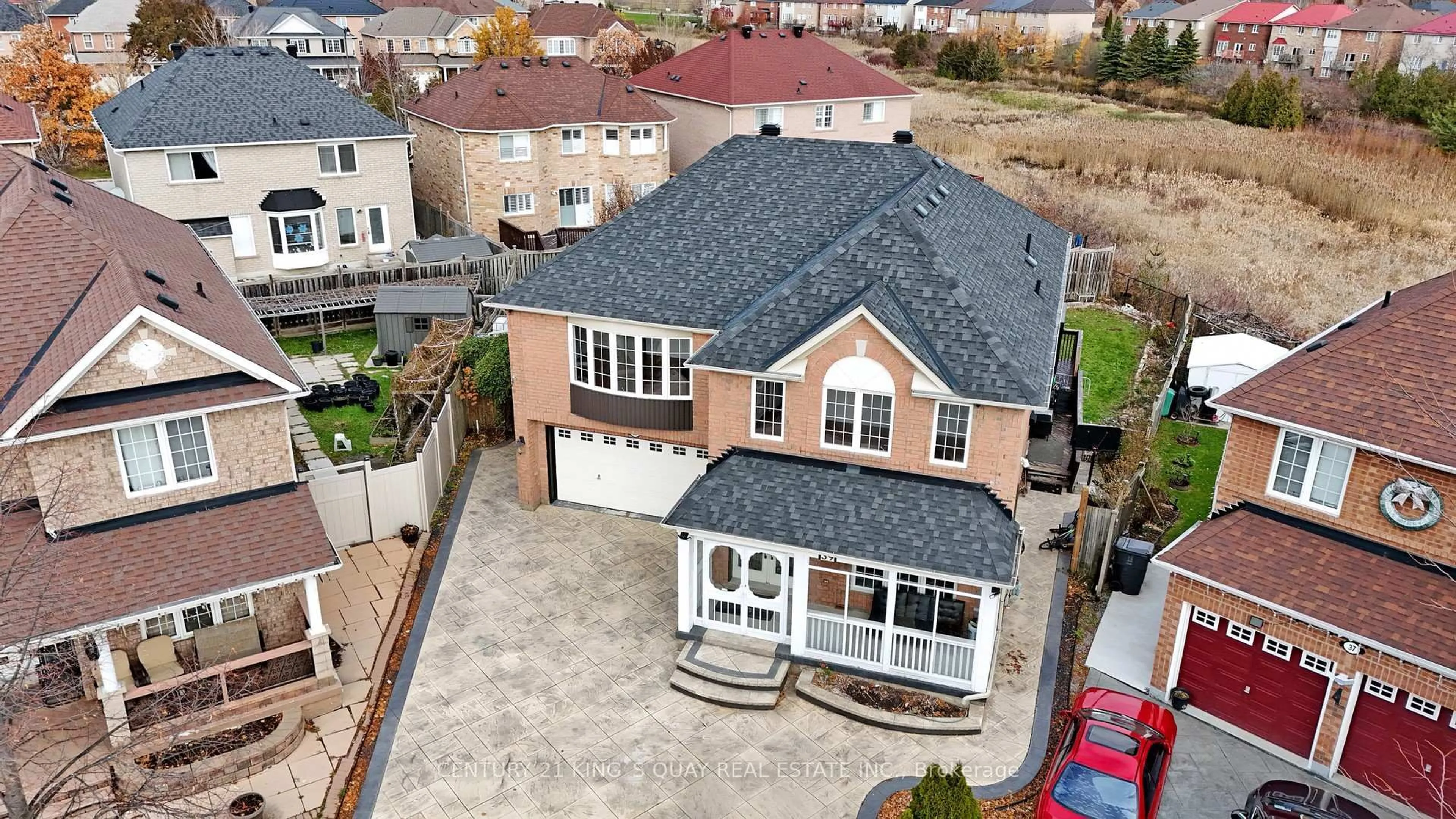 A pic from outside/outdoor area/front of a property/back of a property/a pic from drone, street for 39 Hoptree Ave, Toronto Ontario M1X 1Y3