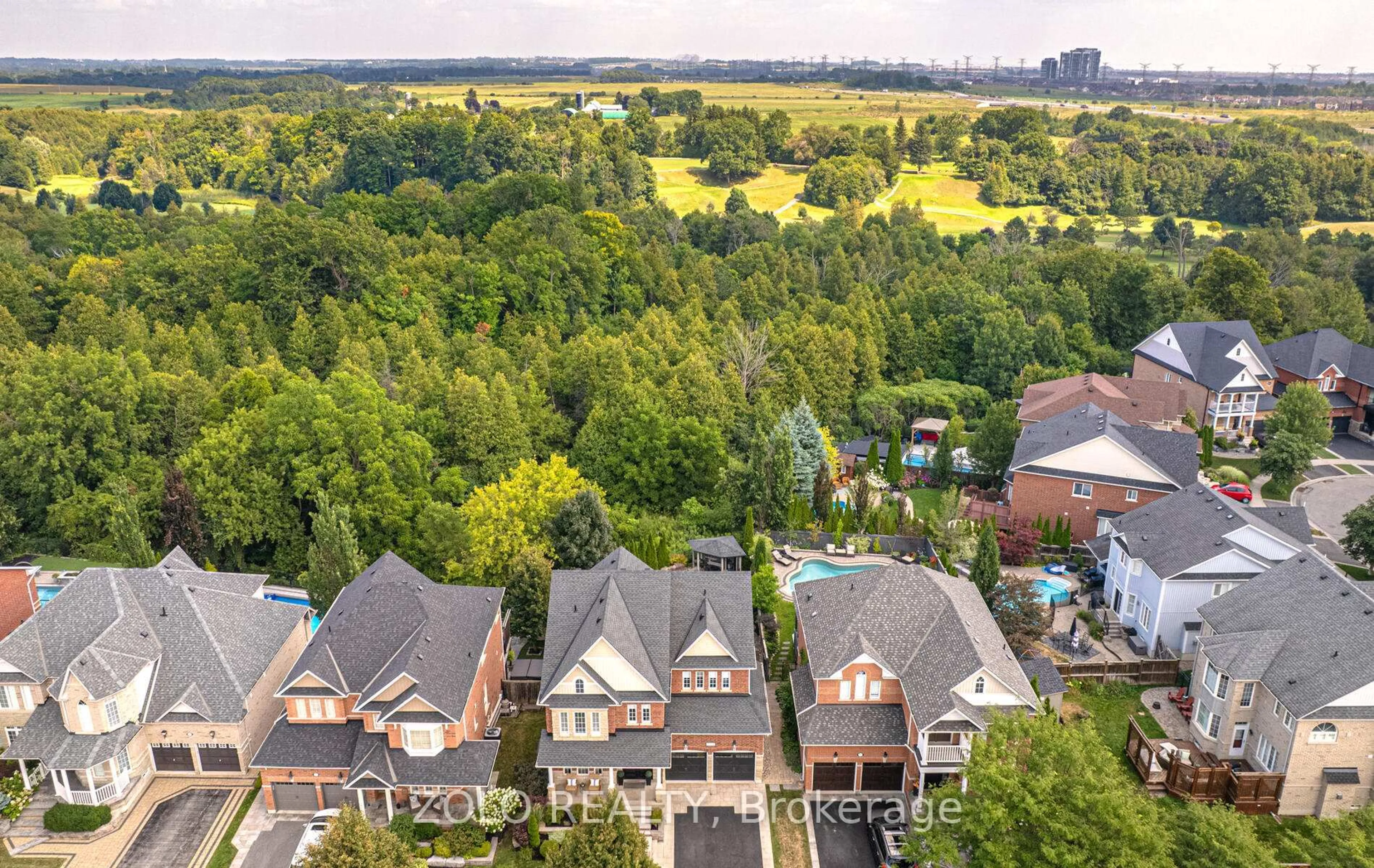 A pic from outside/outdoor area/front of a property/back of a property/a pic from drone, unknown for 3 Covington Dr, Whitby Ontario L1M 2K4