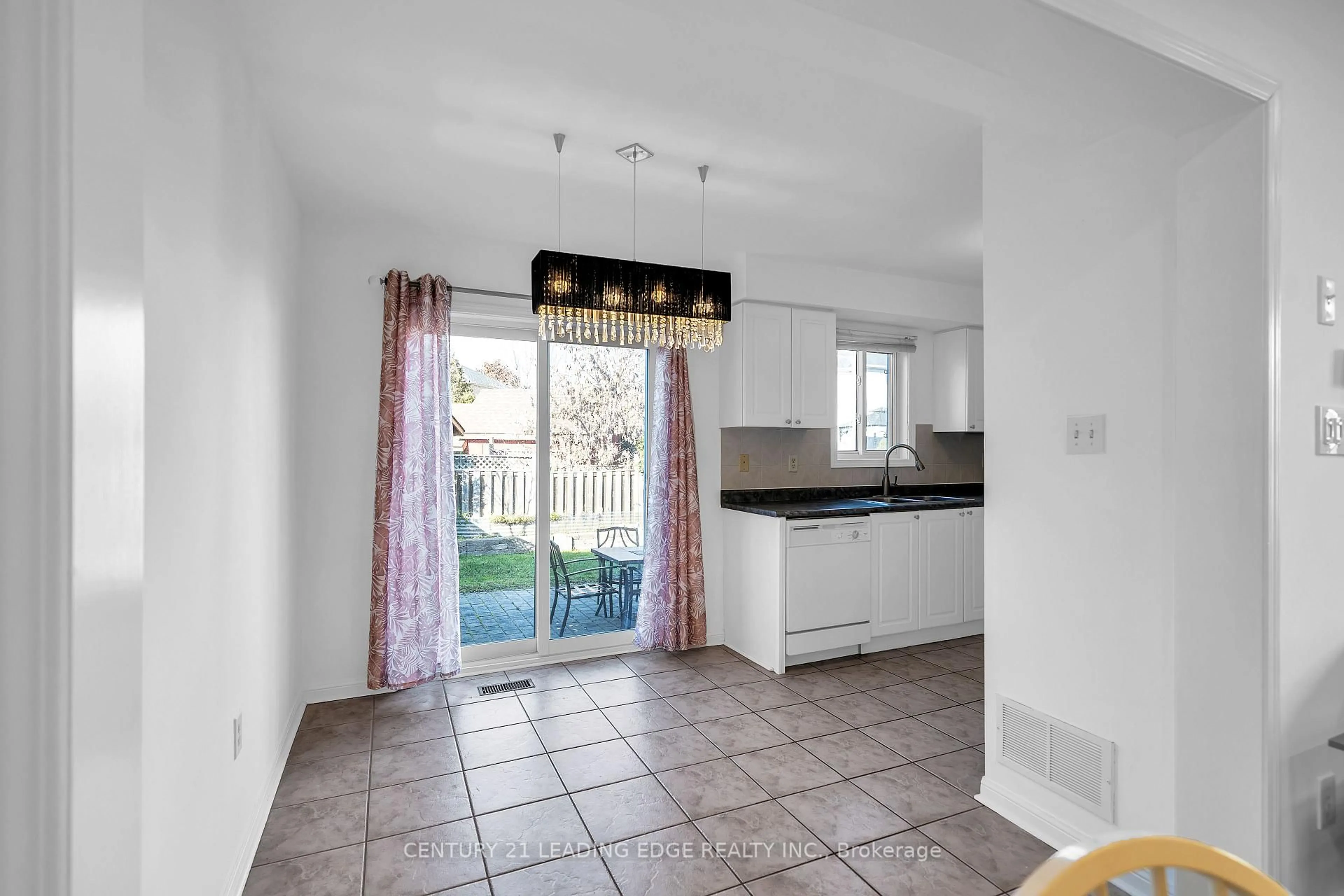 Unknown for 332 Swindells St, Clarington Ontario L1C 5G9