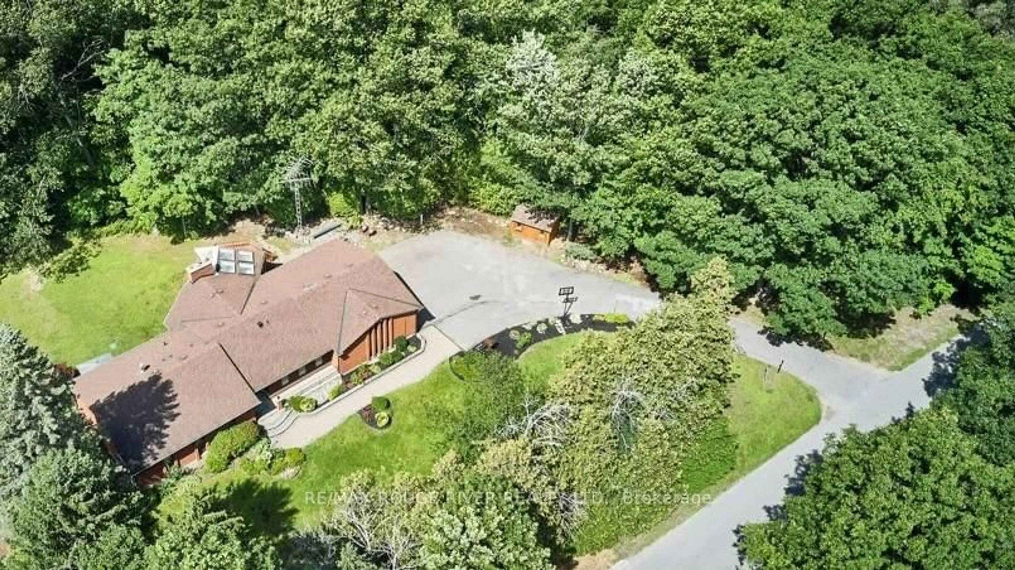 A pic from outside/outdoor area/front of a property/back of a property/a pic from drone, unknown for 112 Old Varcoe Rd, Clarington Ontario L1E 2K4