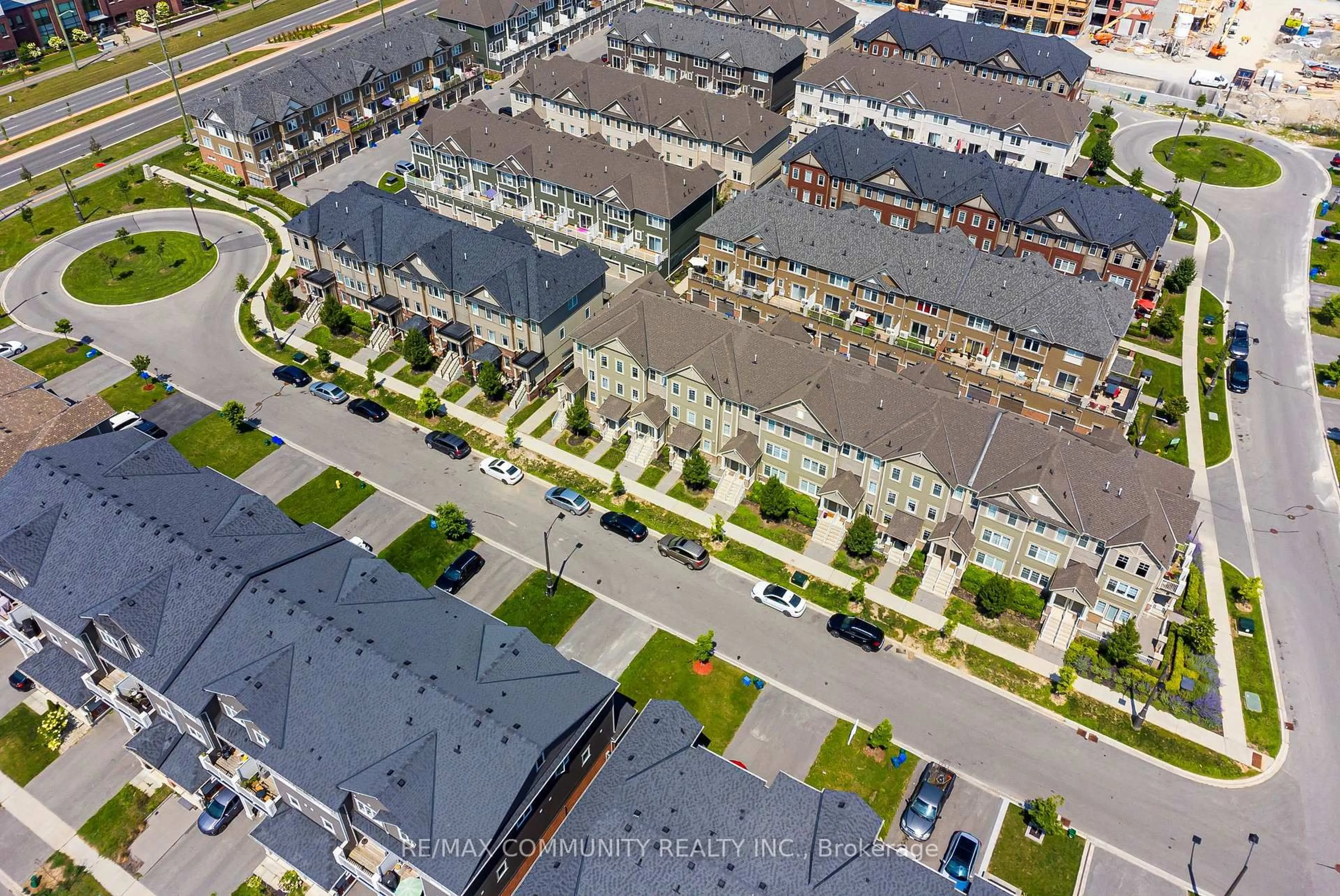 A pic from outside/outdoor area/front of a property/back of a property/a pic from drone, street for 2500 Hill Rise Crt #13, Oshawa Ontario L1L 0M6