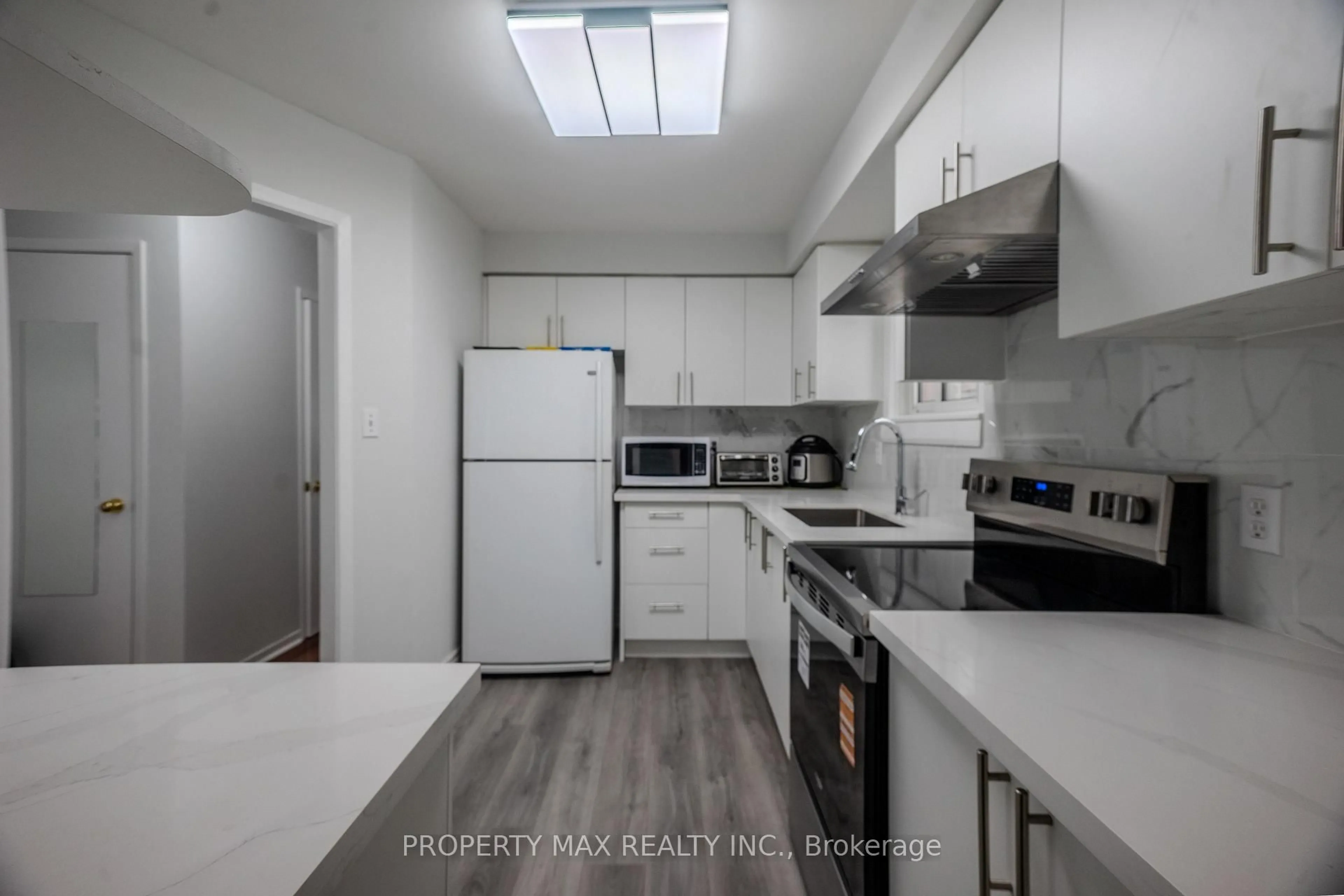 Standard kitchen, unknown for 52 Whispering Willow Ptwy, Toronto Ontario M1B 4B3