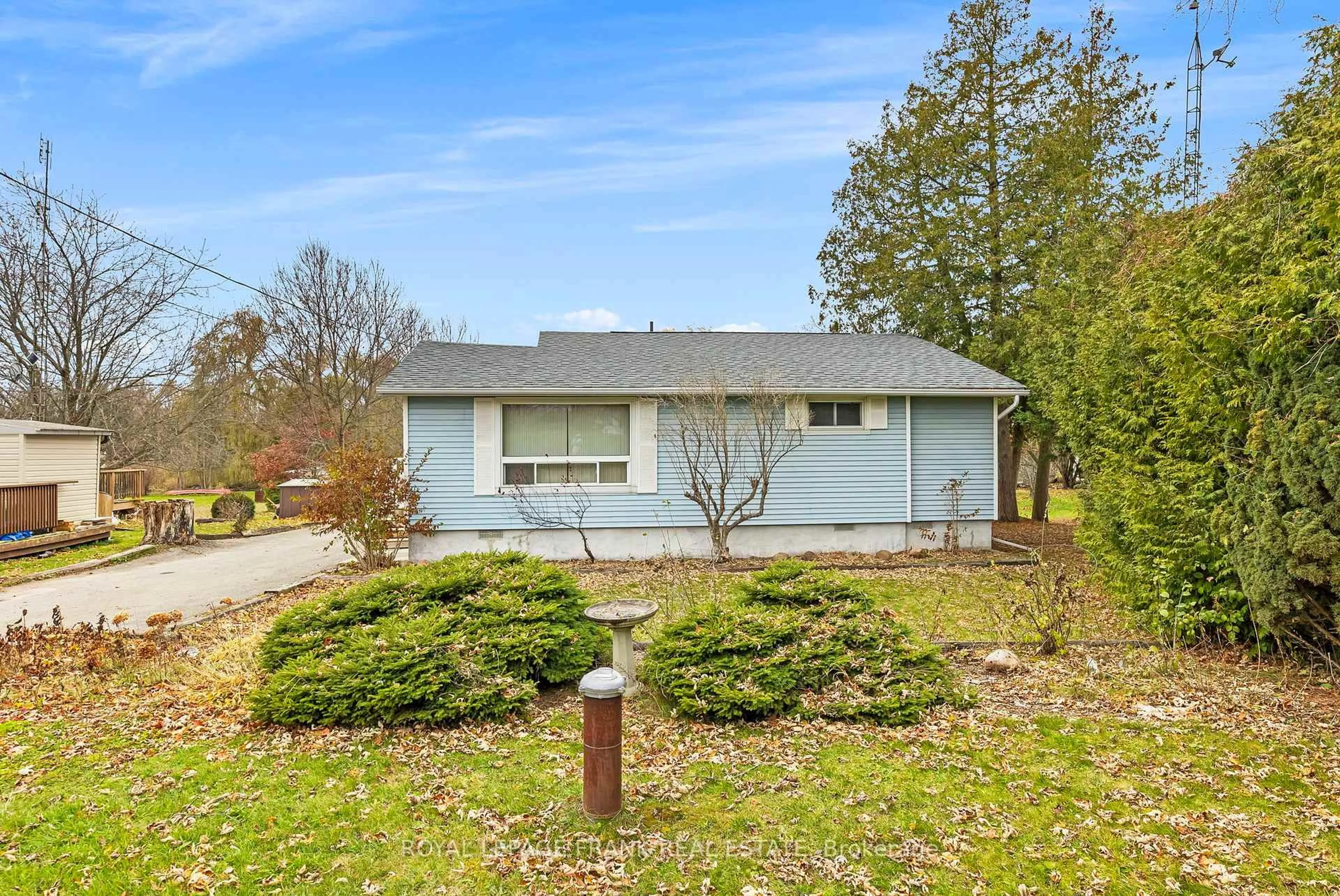 A pic from outside/outdoor area/front of a property/back of a property/a pic from drone, street for 47 Edgewood Cres, Scugog Ontario L9L 1B6