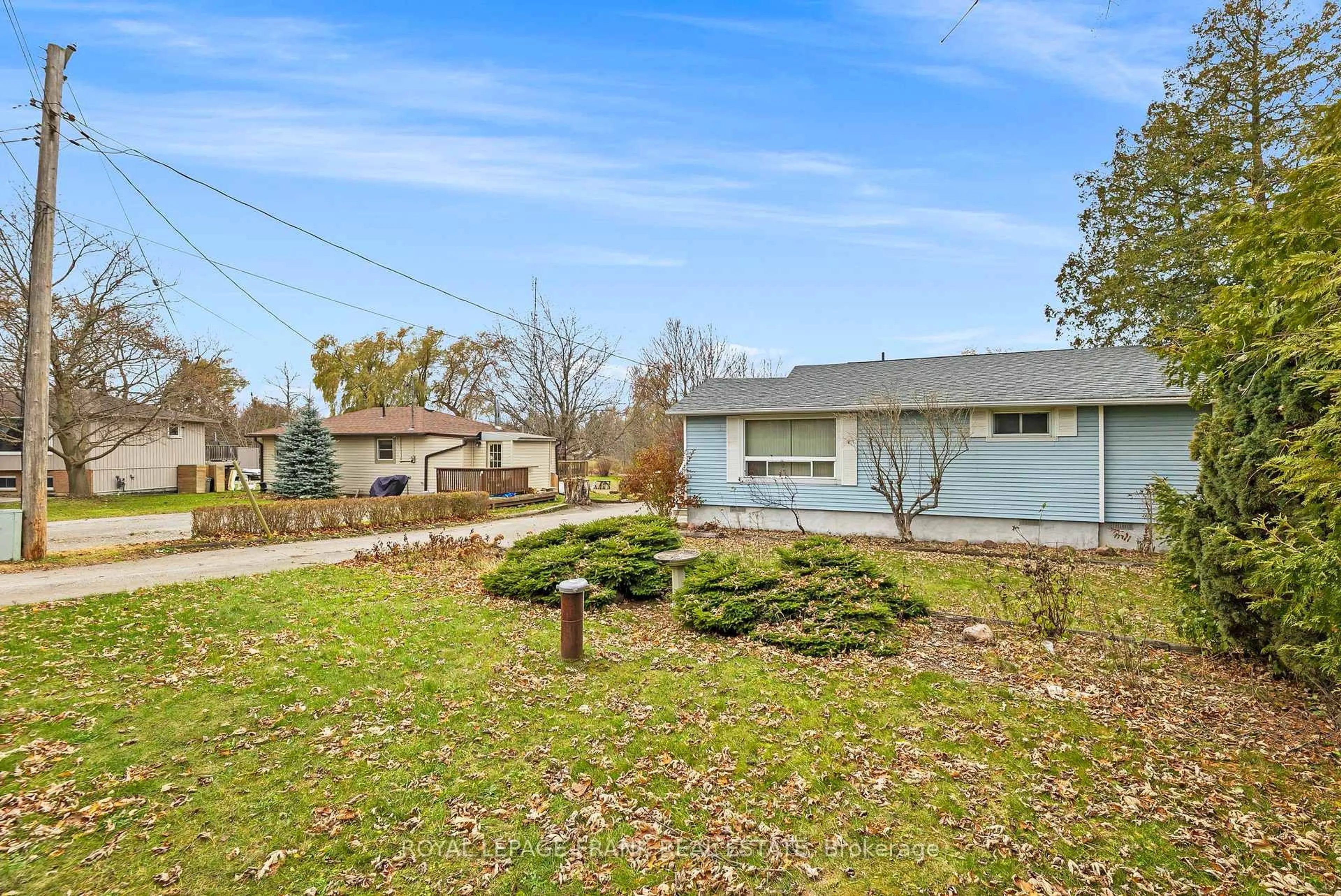 A pic from outside/outdoor area/front of a property/back of a property/a pic from drone, street for 47 Edgewood Cres, Scugog Ontario L9L 1B6