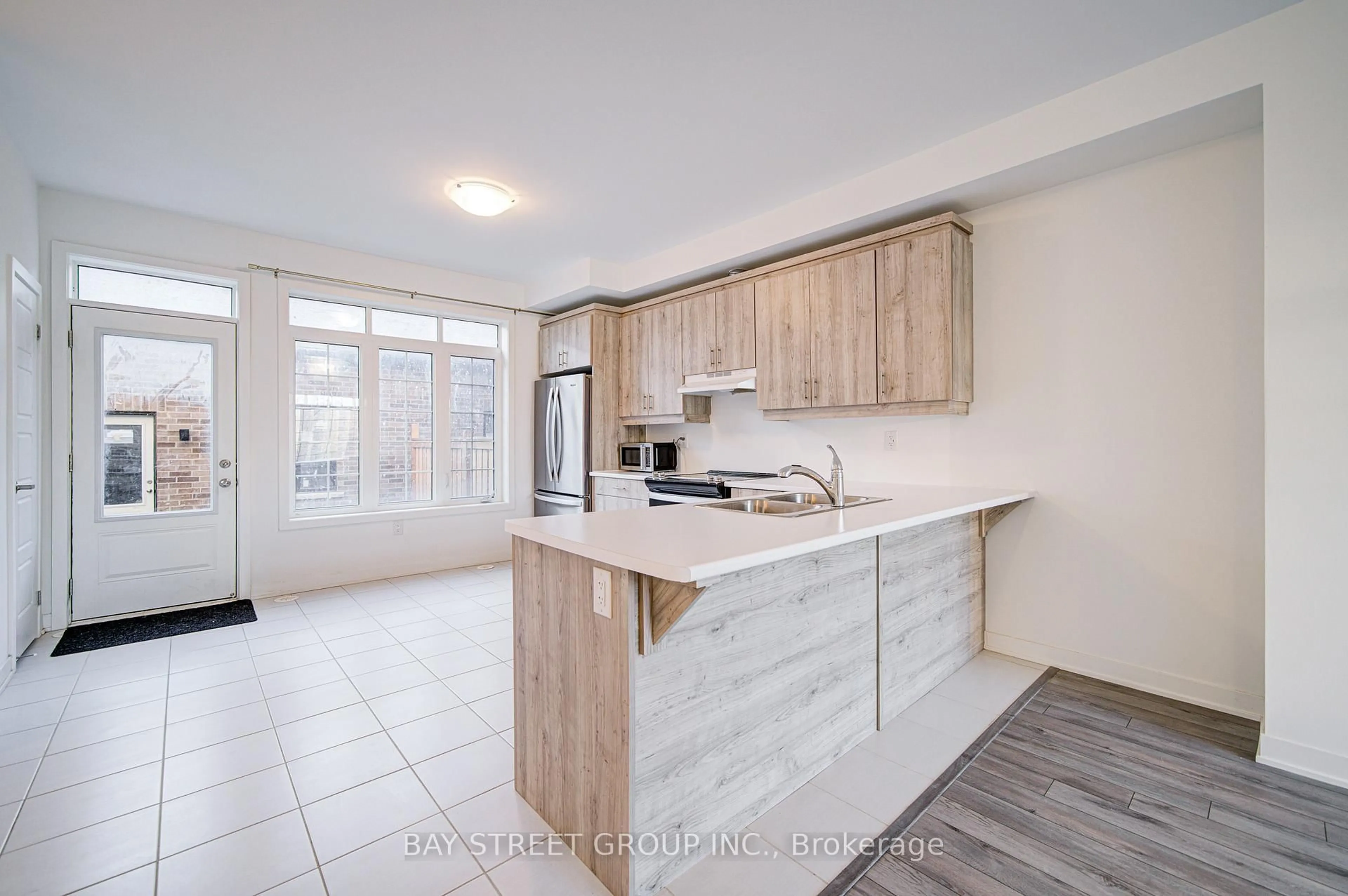 Unknown for 5 Selfridge Way, Whitby Ontario L1N 0N9