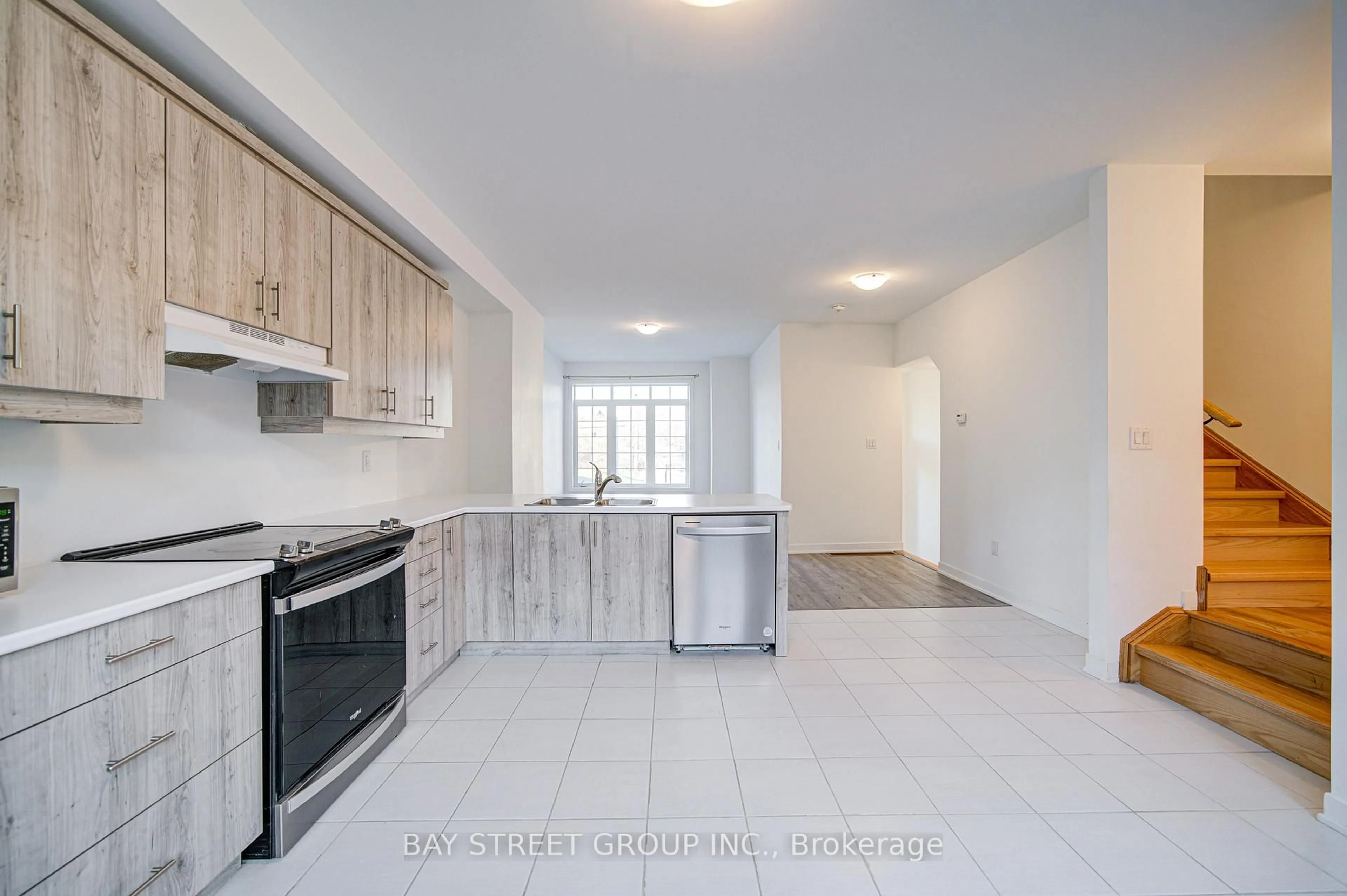 Standard kitchen, ceramic/tile floor for 5 Selfridge Way, Whitby Ontario L1N 0N9