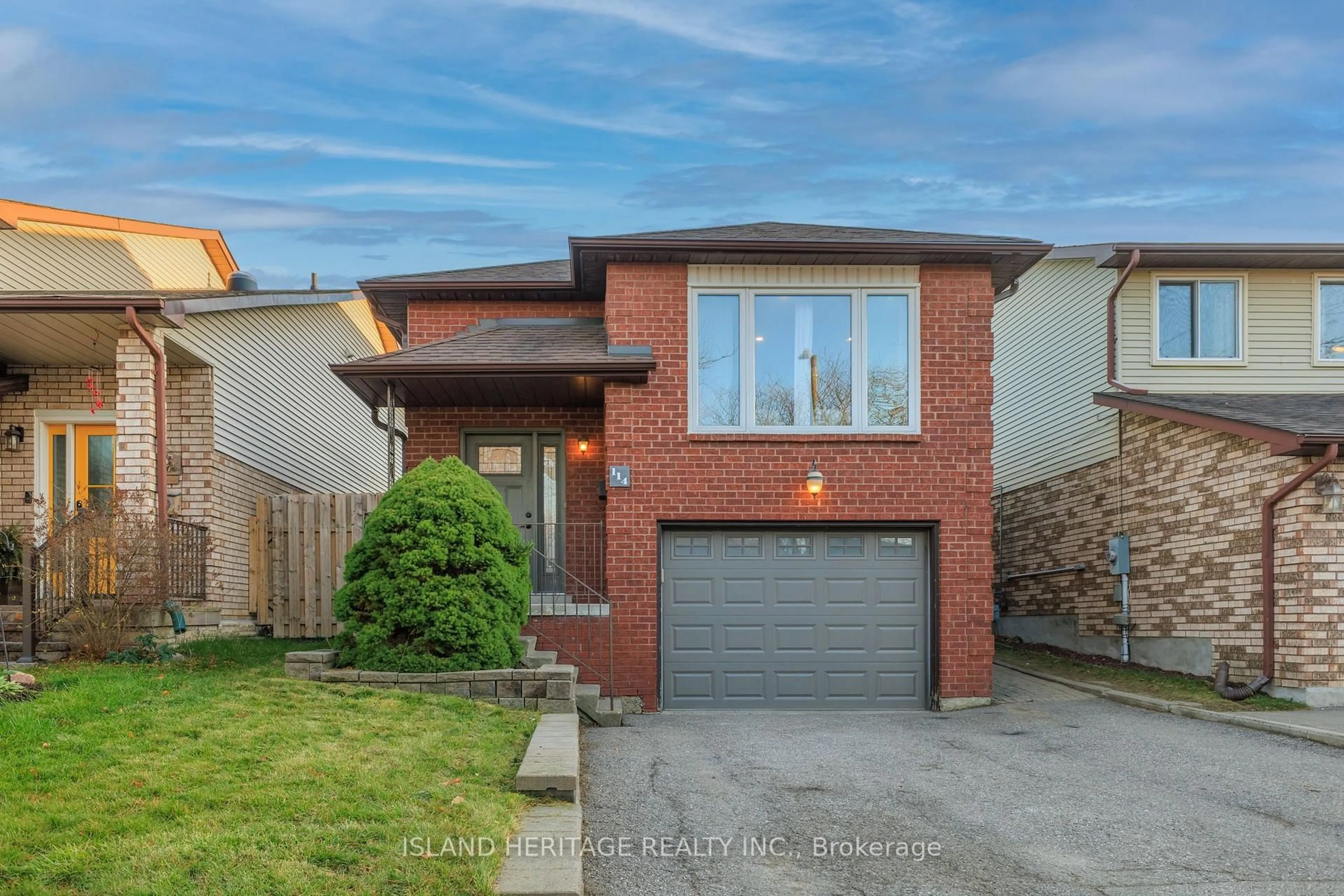 Home with brick exterior material, street for 114 Turnberry Cres, Clarington Ontario L1E 1B3
