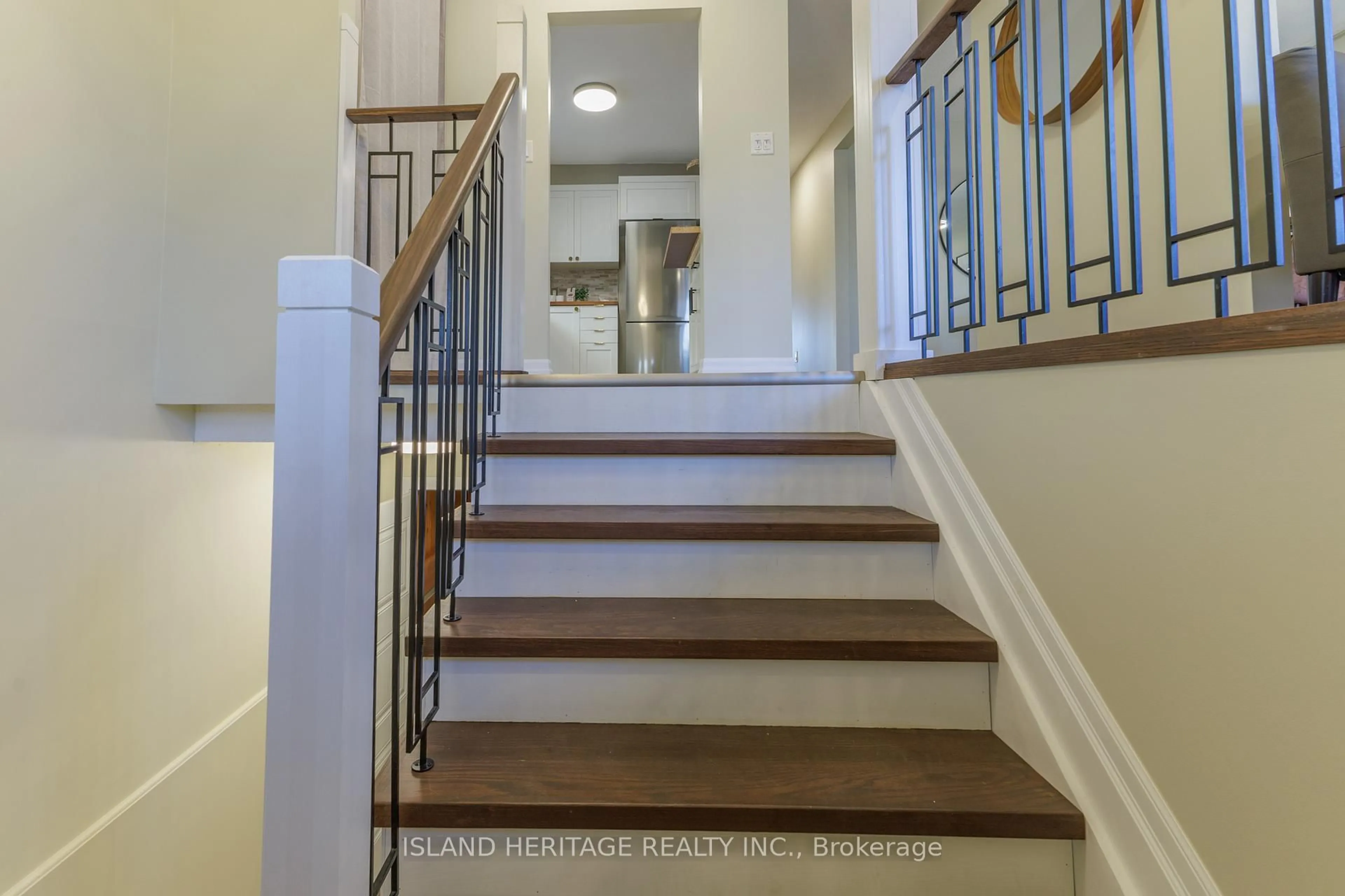 Stairs for 114 Turnberry Cres, Clarington Ontario L1E 1B3