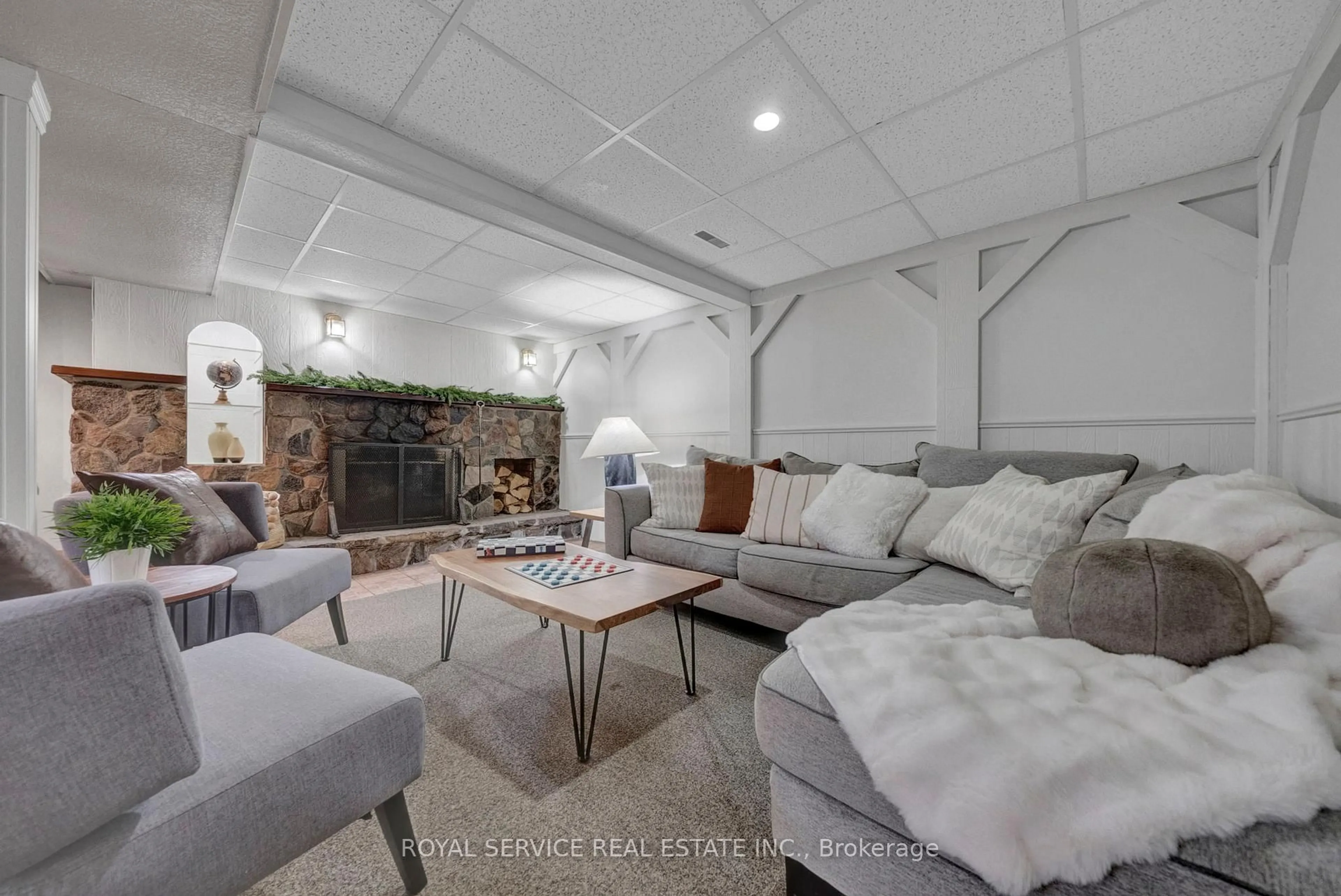 Living room with furniture, unknown for 45 Davids Cres, Clarington Ontario L0B 1M0