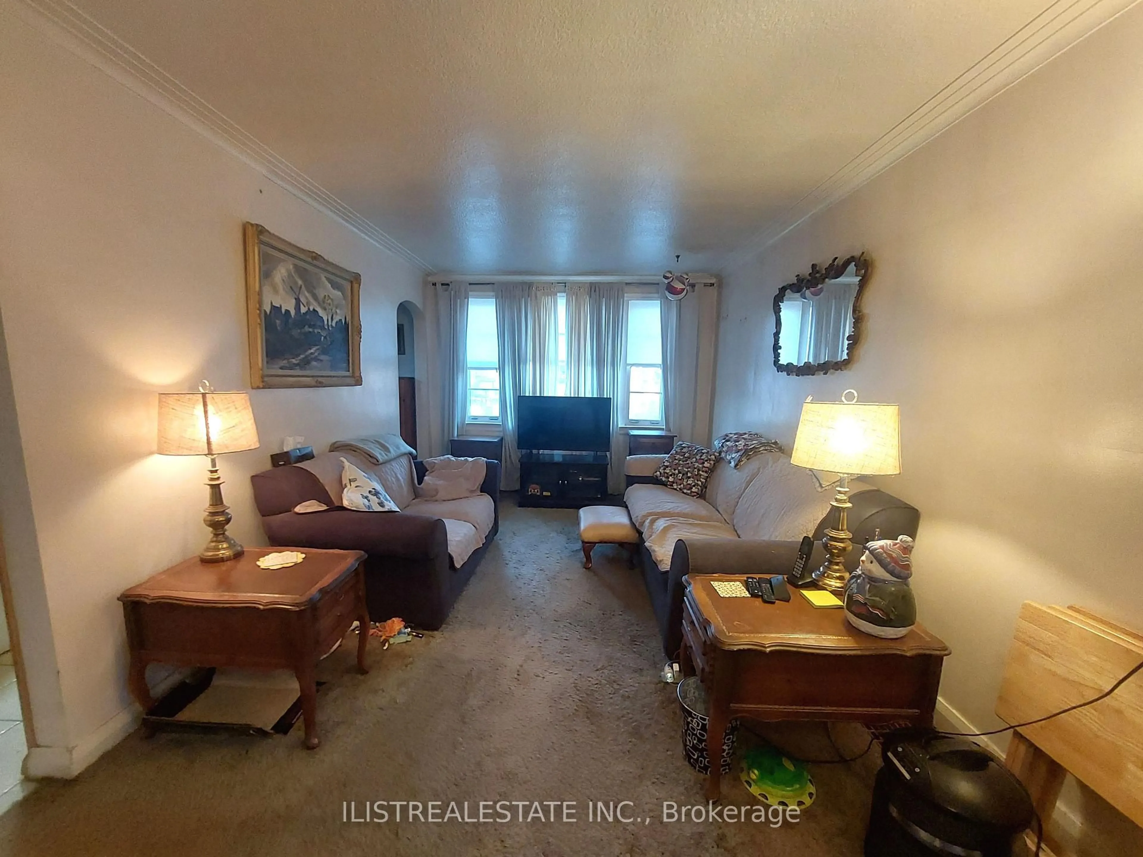 Living room with furniture, unknown for 29 Holland Ave, Toronto Ontario M4B 2C4