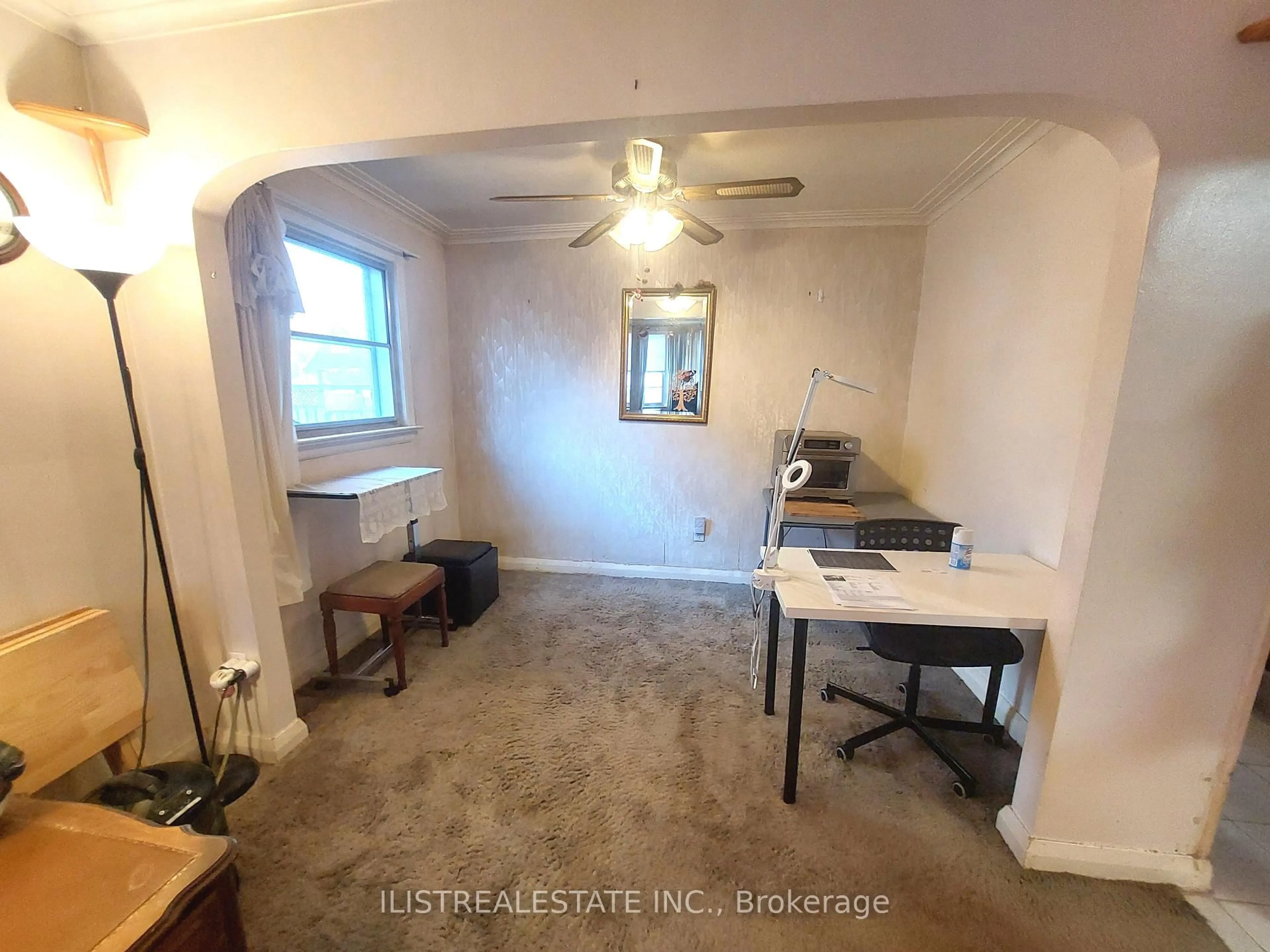 A pic of a room for 29 Holland Ave, Toronto Ontario M4B 2C4