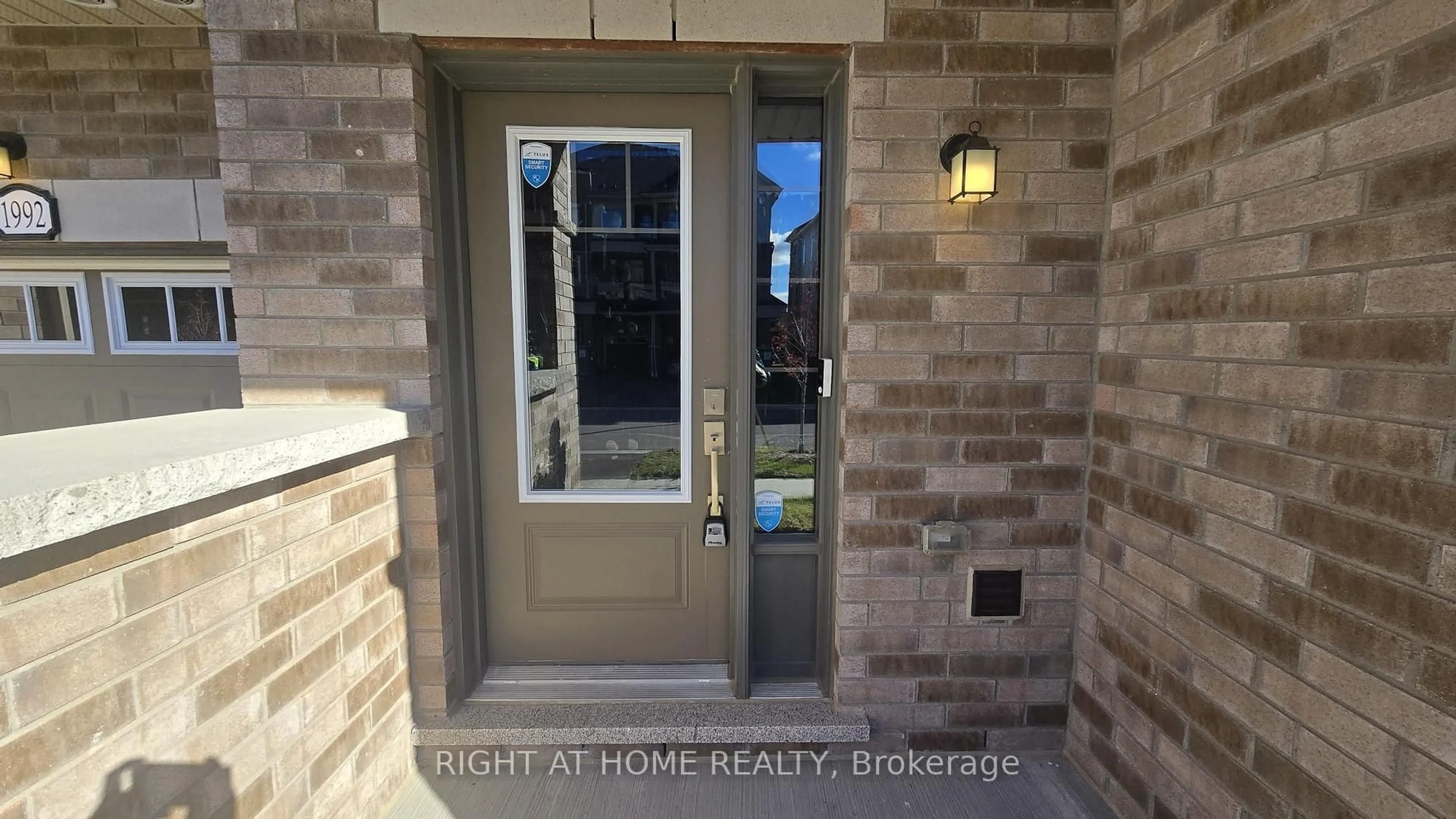 Indoor entryway for 1992 Cameron Lott Cres, Oshawa Ontario L1H 7K5