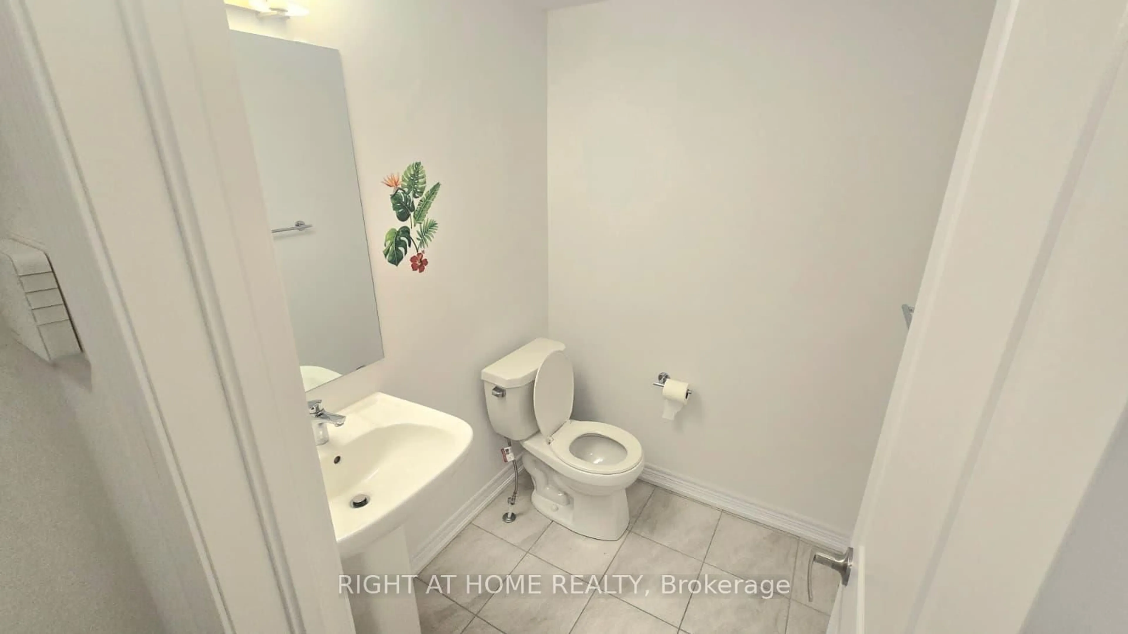 Standard bathroom, unknown for 1992 Cameron Lott Cres, Oshawa Ontario L1H 7K5