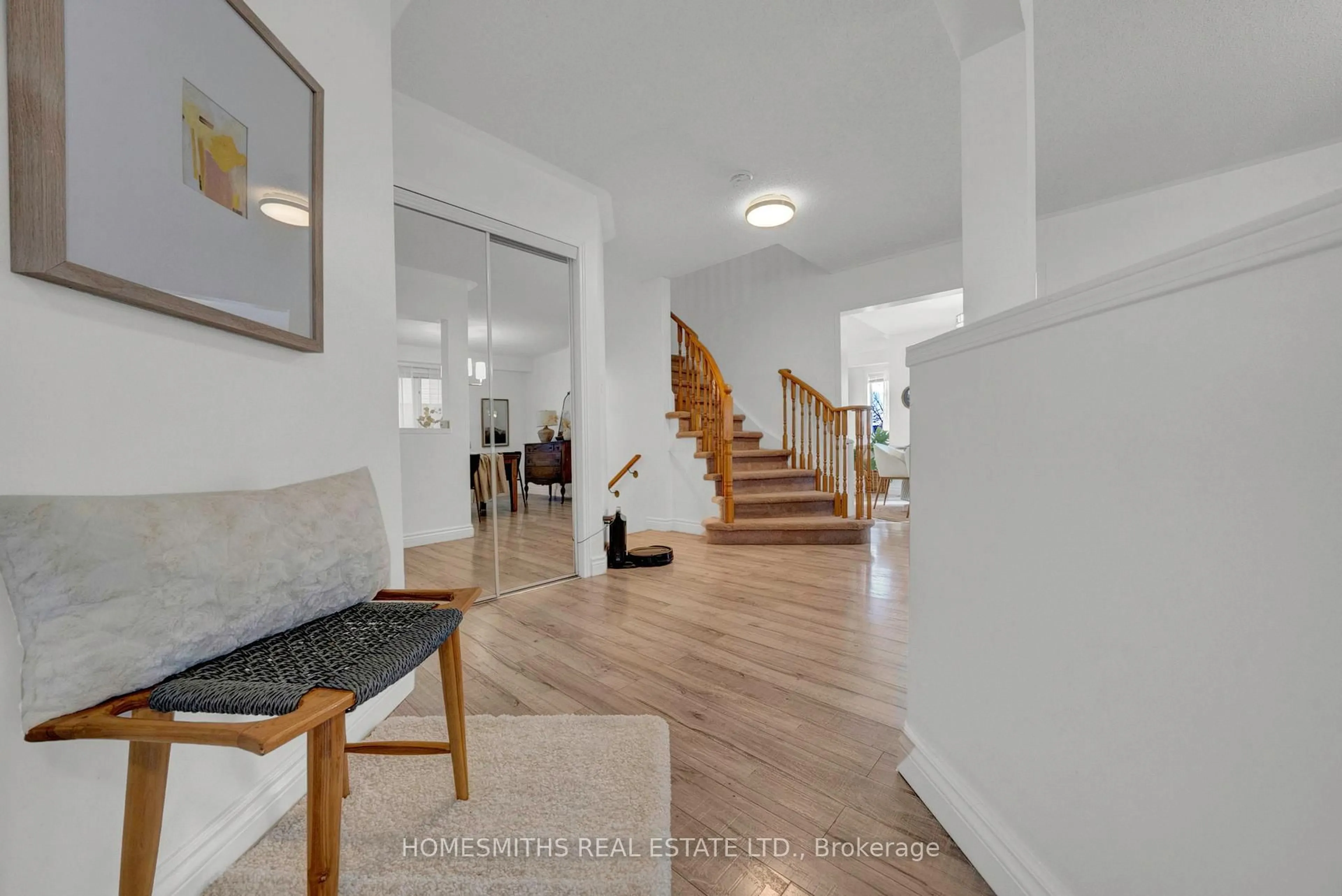 Indoor foyer for 25 Sprucewood Cres, Clarington Ontario L1C 5C6