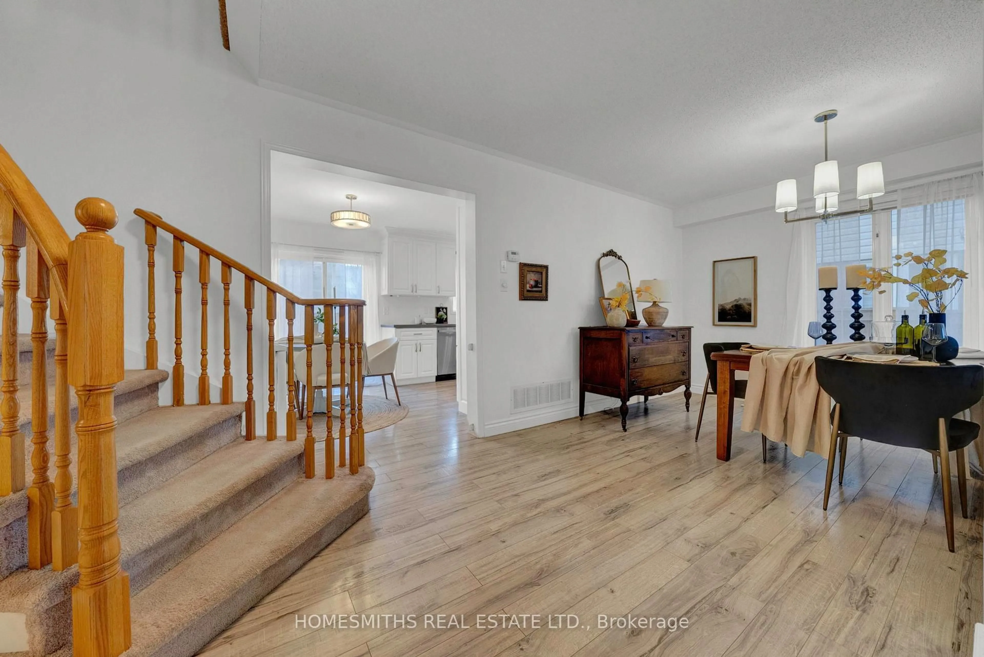 Indoor foyer for 25 Sprucewood Cres, Clarington Ontario L1C 5C6