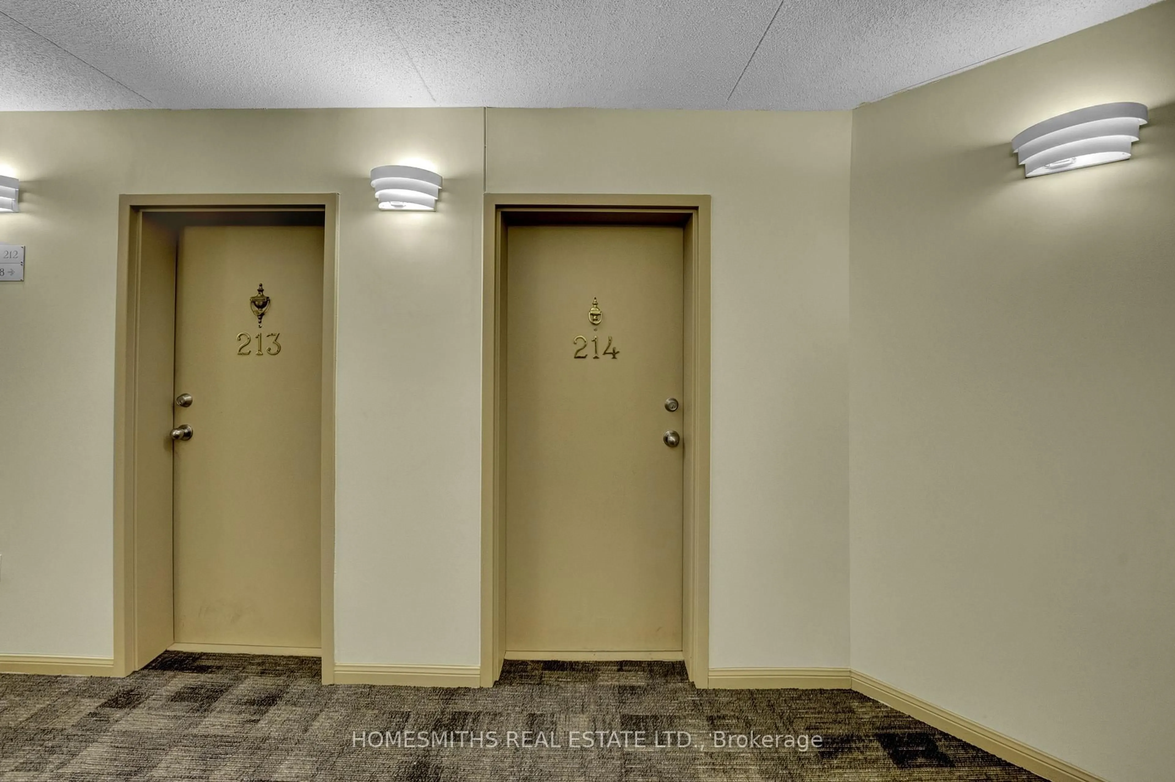 Indoor foyer for 95 Wellington St #214, Clarington Ontario L1C 5A1