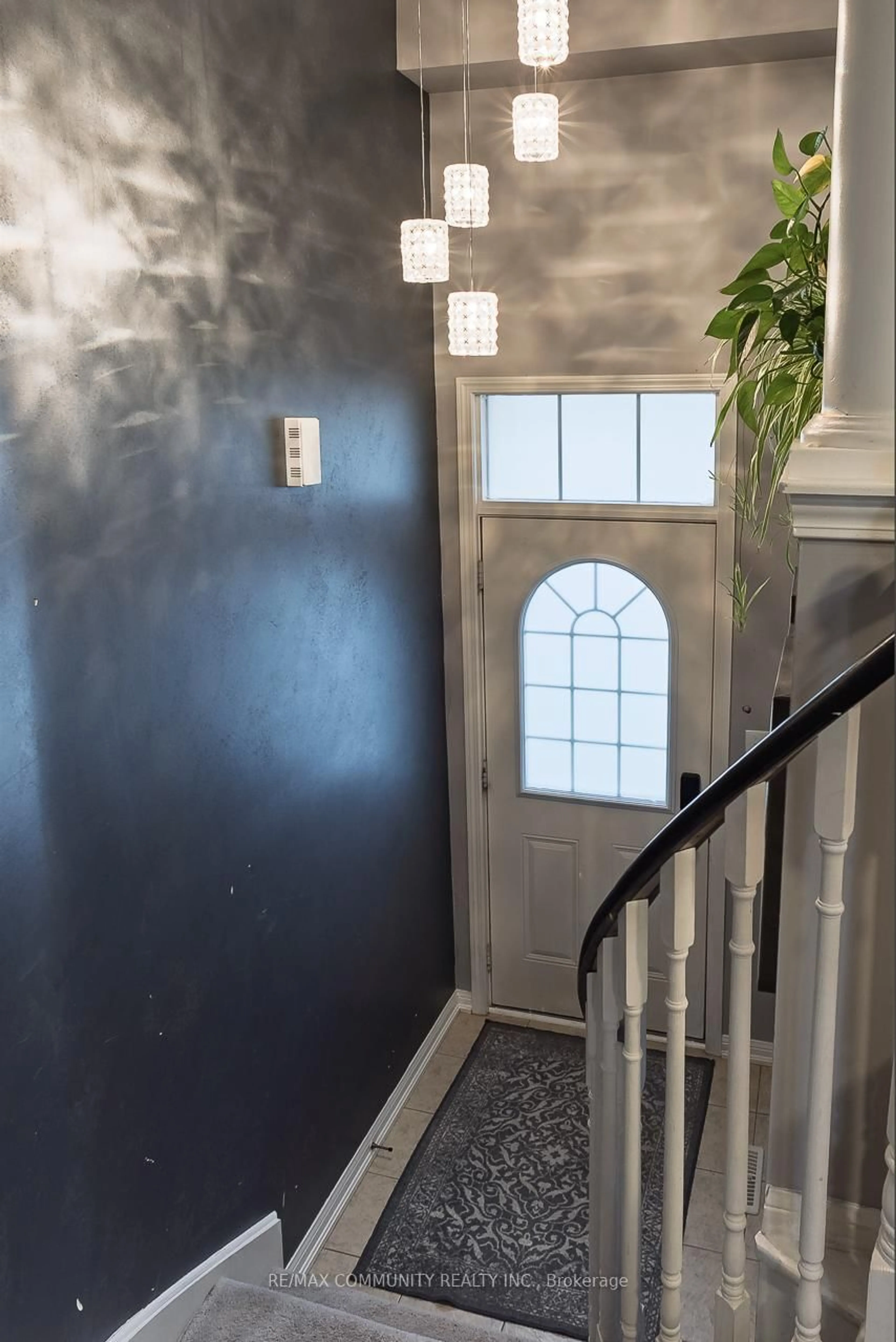 Indoor foyer for 56 Farmstead Dr, Clarington Ontario L1C 0K9