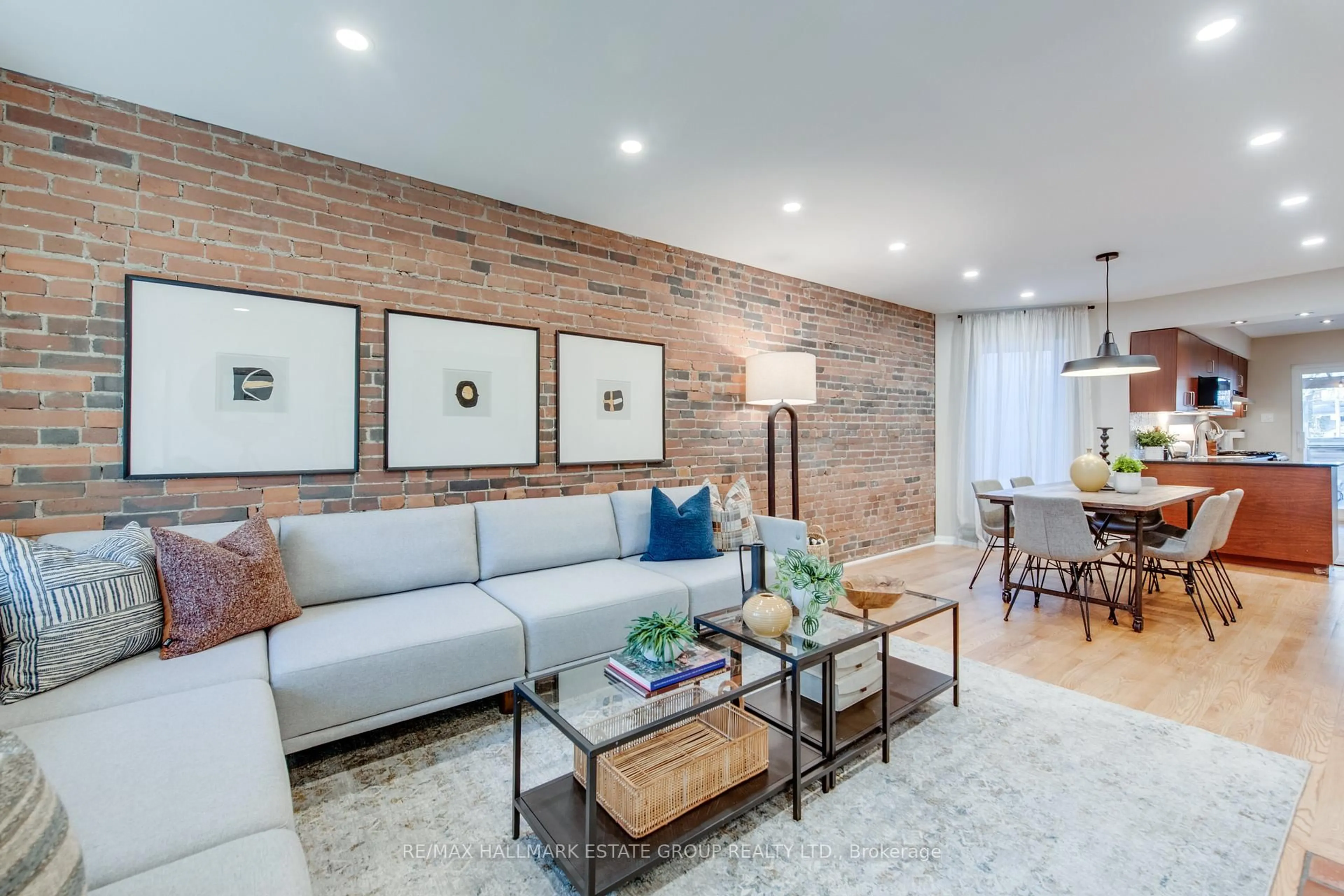 Living room with furniture, unknown for 16 Brighton Ave, Toronto Ontario M4M 1P4