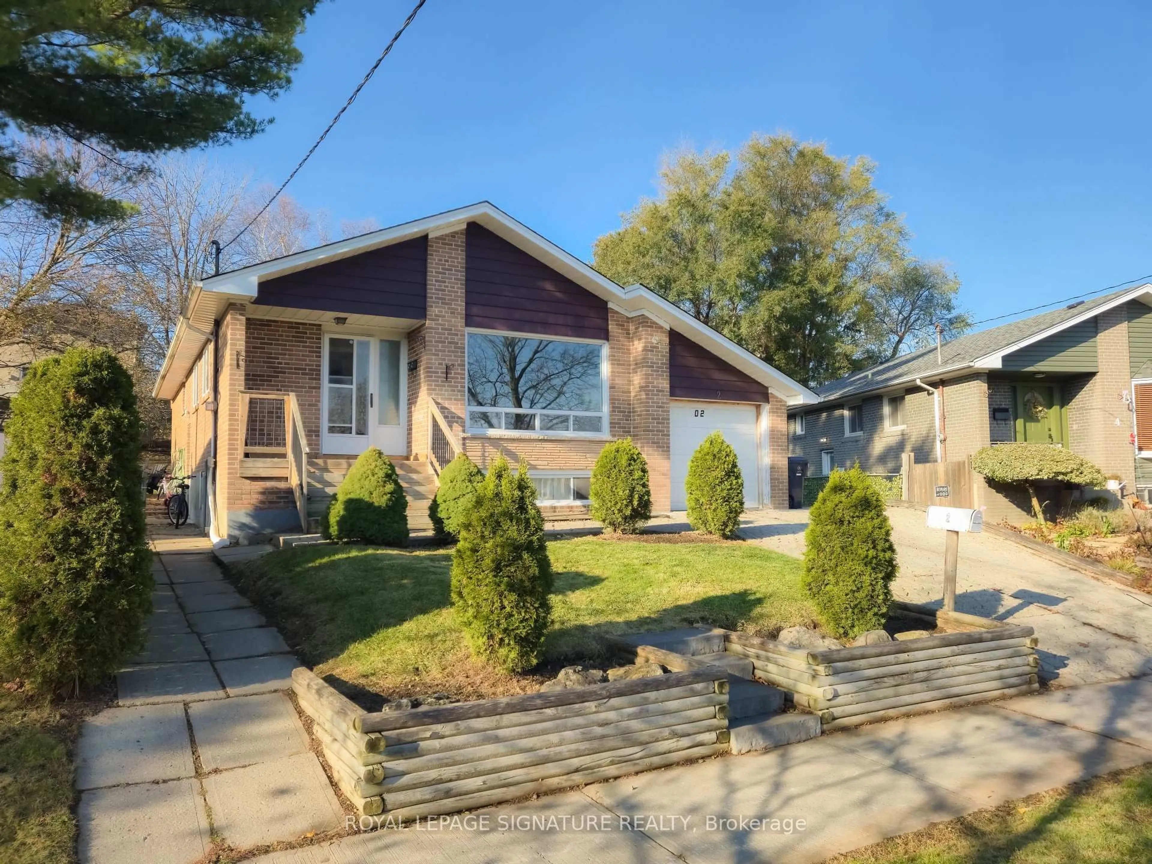 A pic from outside/outdoor area/front of a property/back of a property/a pic from drone, street for 2 Windover Dr, Toronto Ontario M1G 1P2