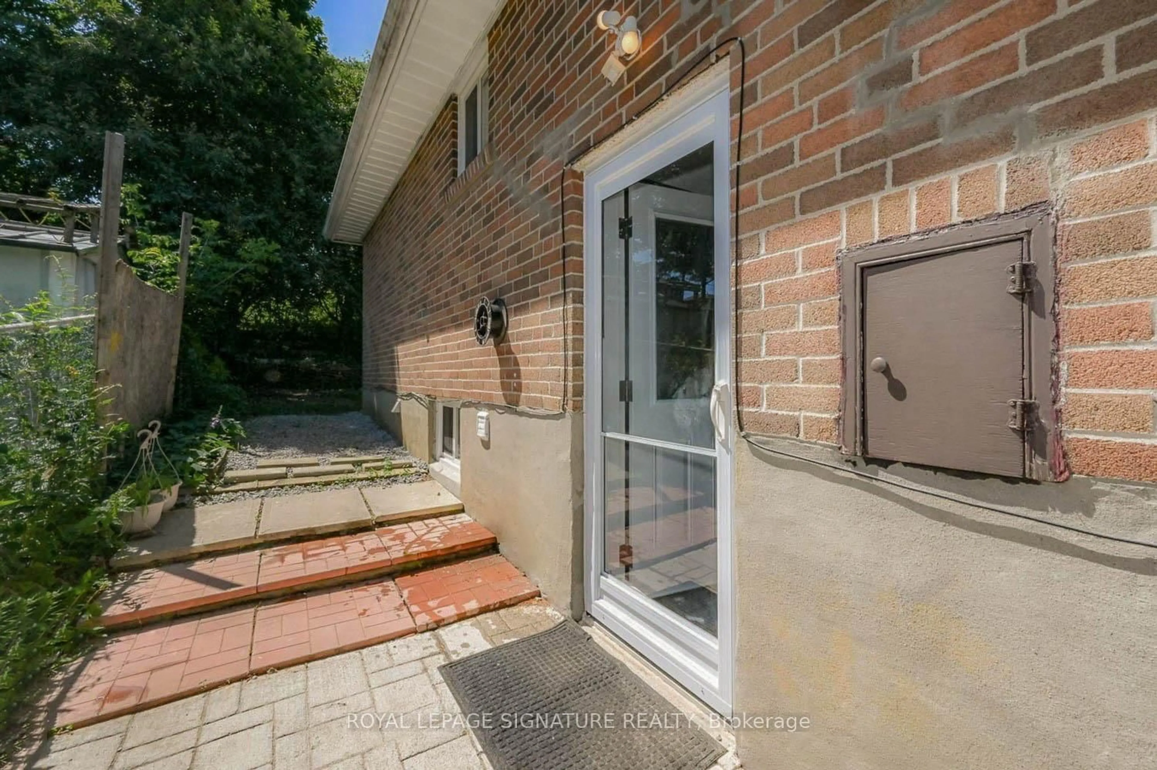 Unknown for 2 Windover Dr, Toronto Ontario M1G 1P2