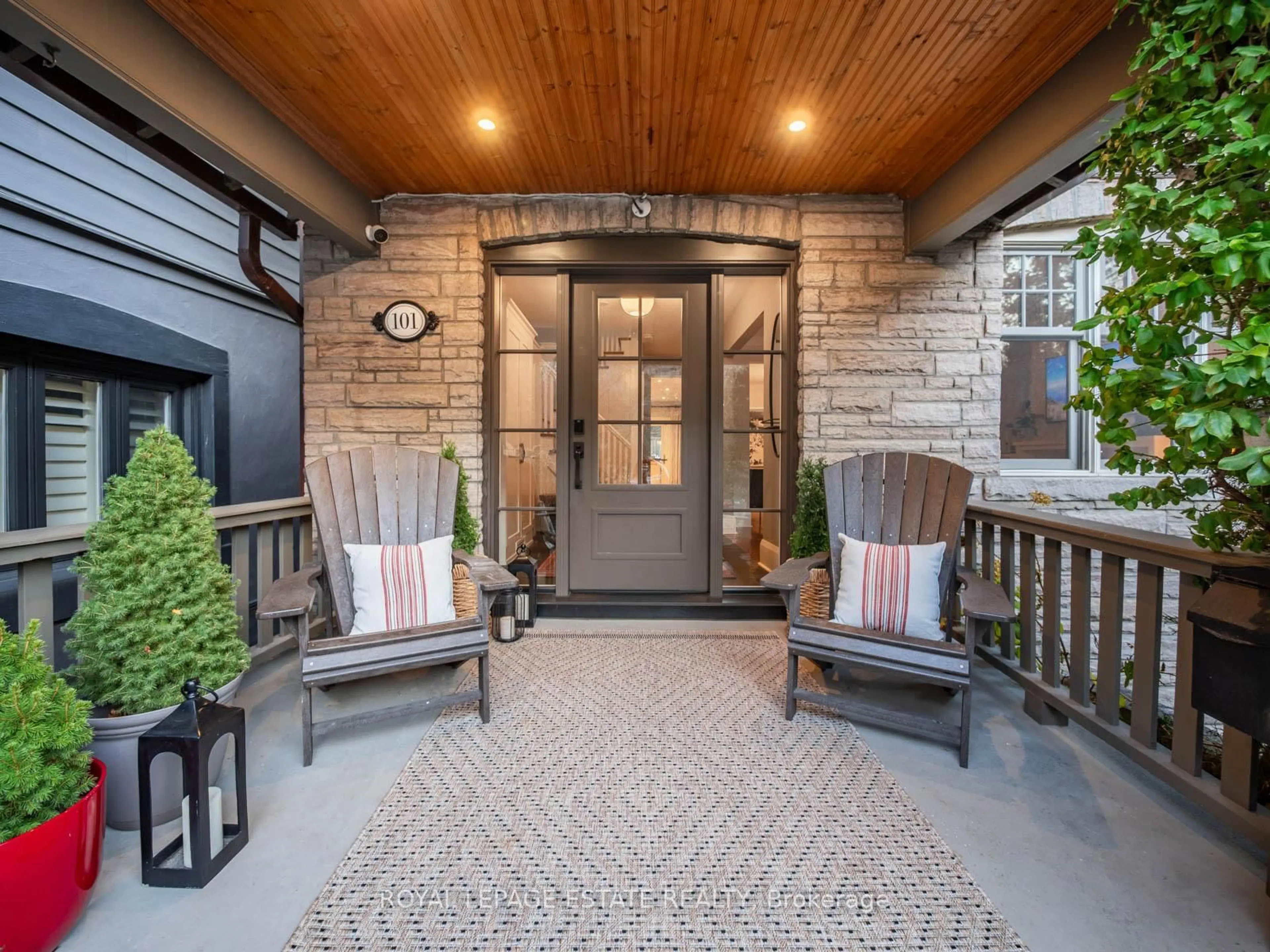 Indoor entryway for 101 Neville Park Blvd, Toronto Ontario M4E 3P7