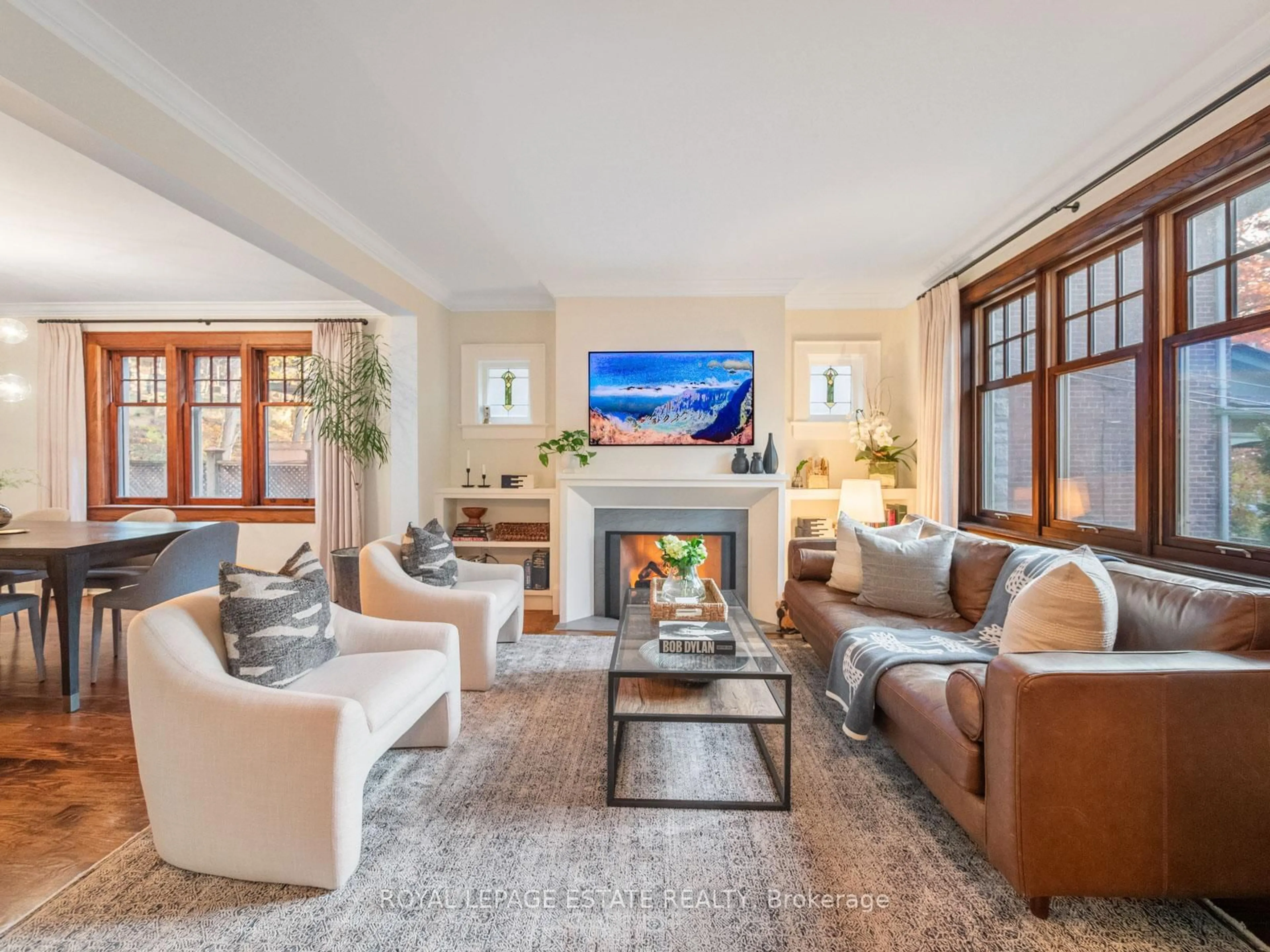 Living room with furniture, unknown for 101 Neville Park Blvd, Toronto Ontario M4E 3P7