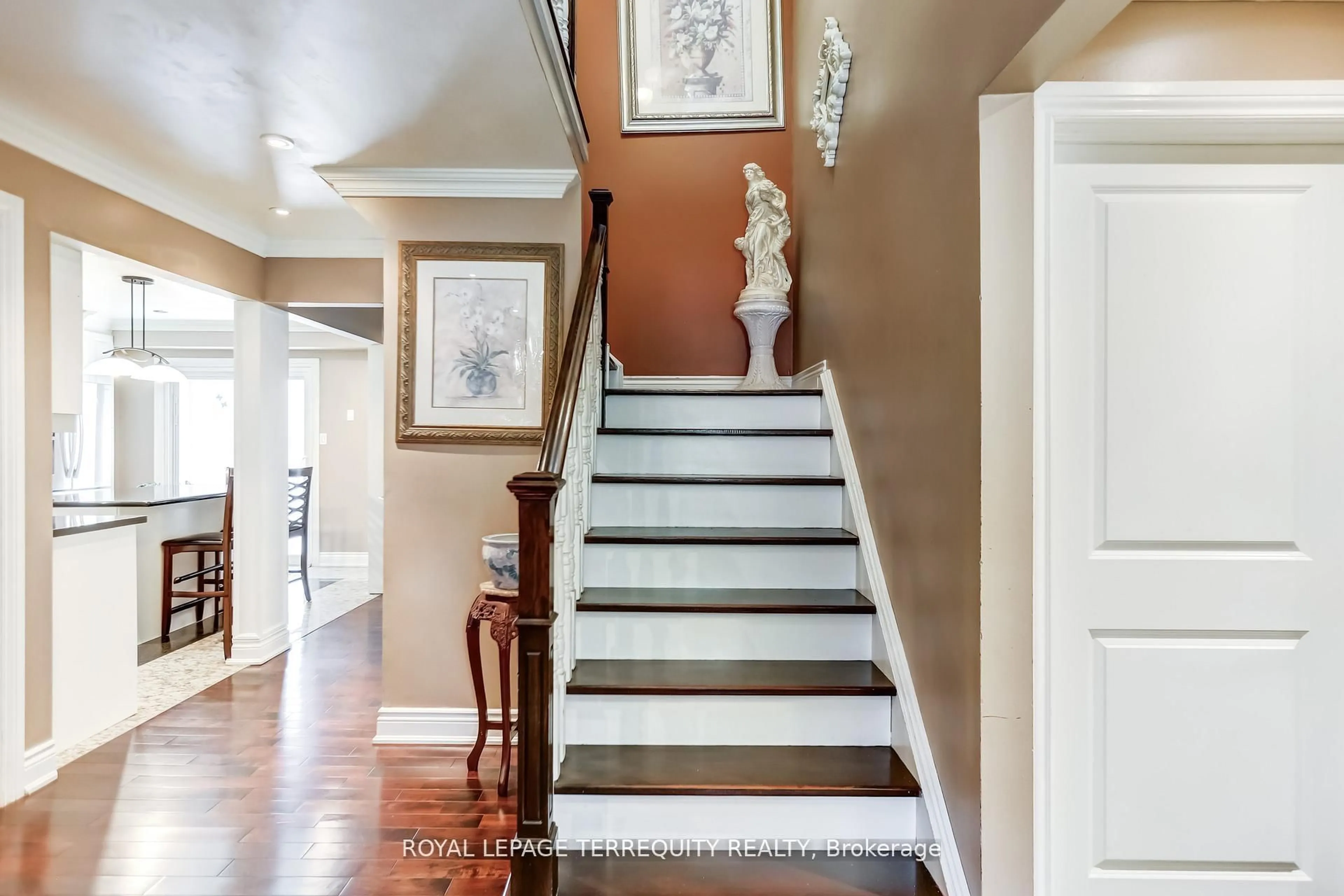 Indoor entryway for 30 Wicks Dr, Ajax Ontario L1Z 1C3