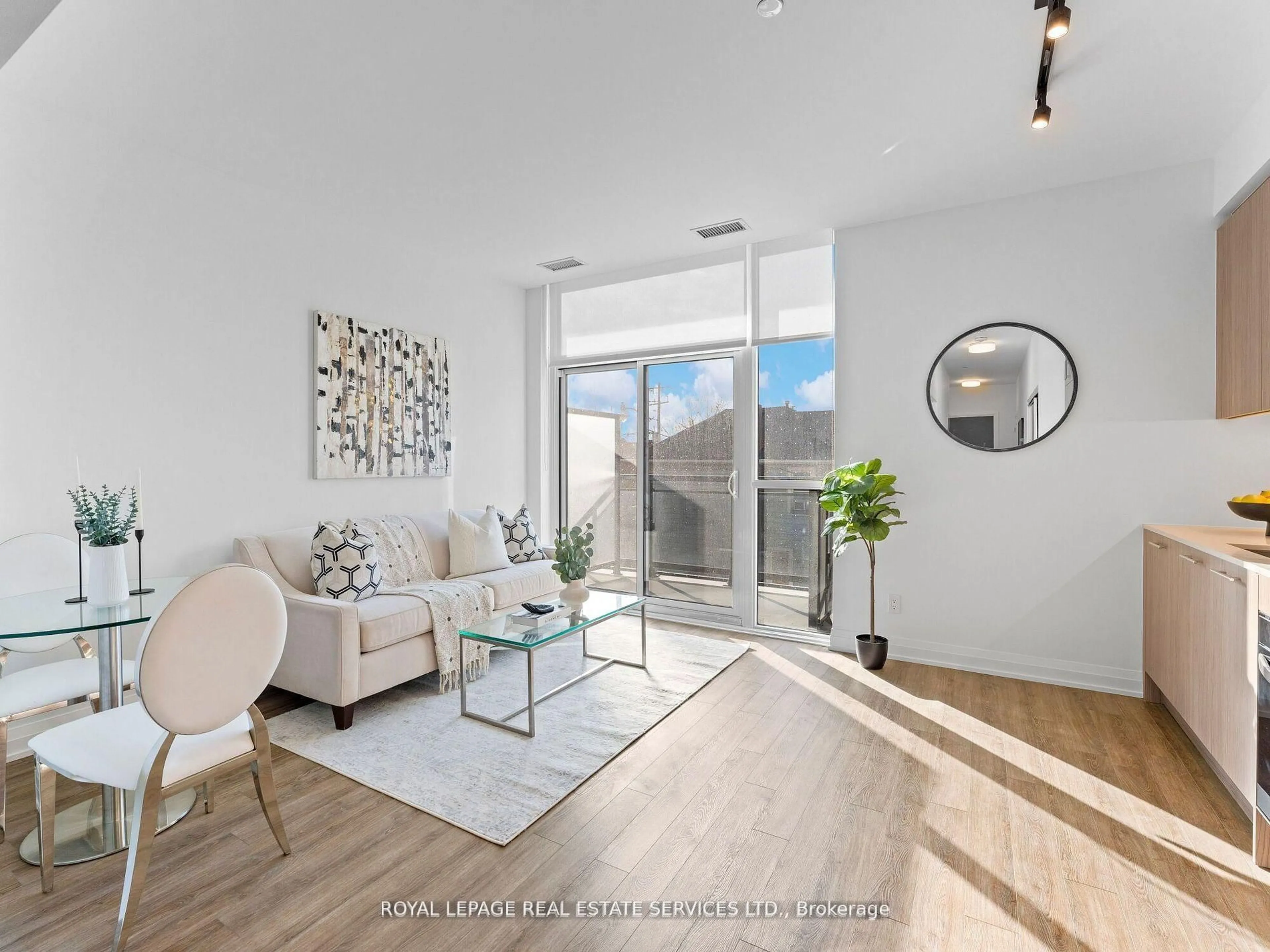 Living room with furniture, unknown for 286 Main St #215, Toronto Ontario M4C 4X5