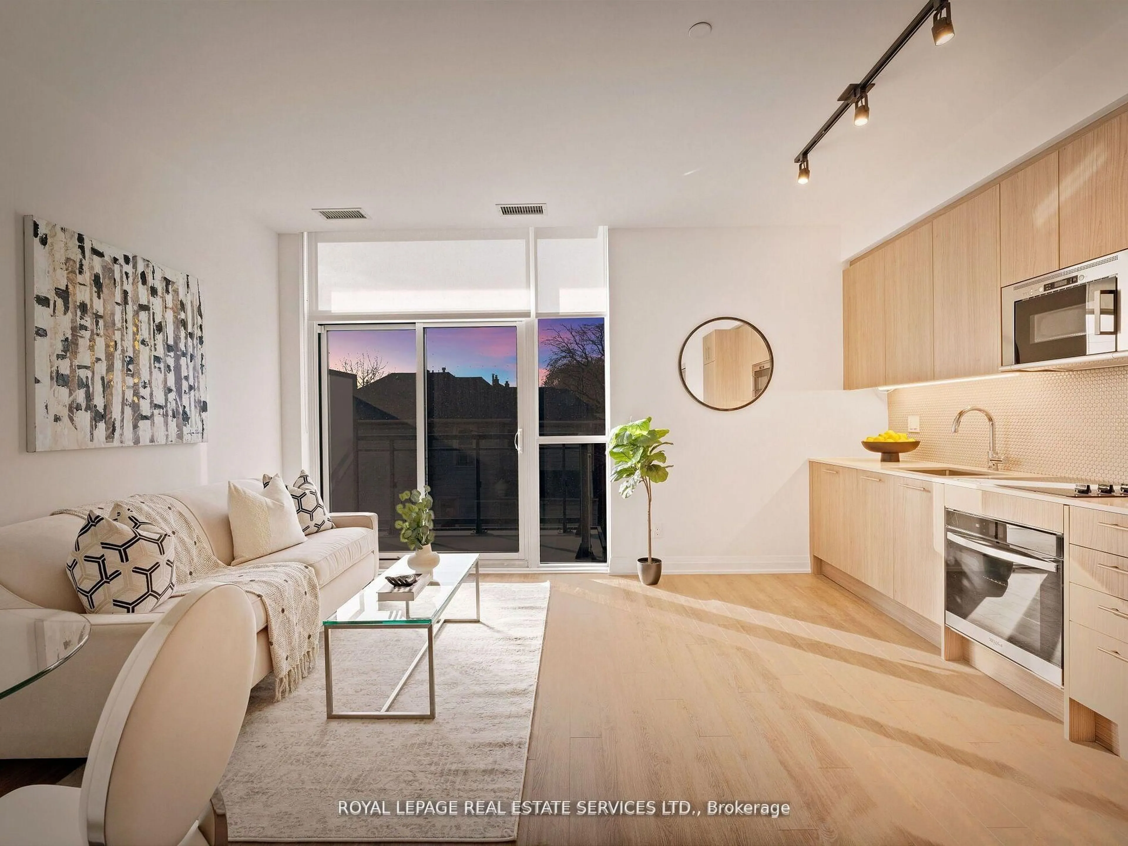 Living room with furniture, unknown for 286 Main St #215, Toronto Ontario M4C 4X5