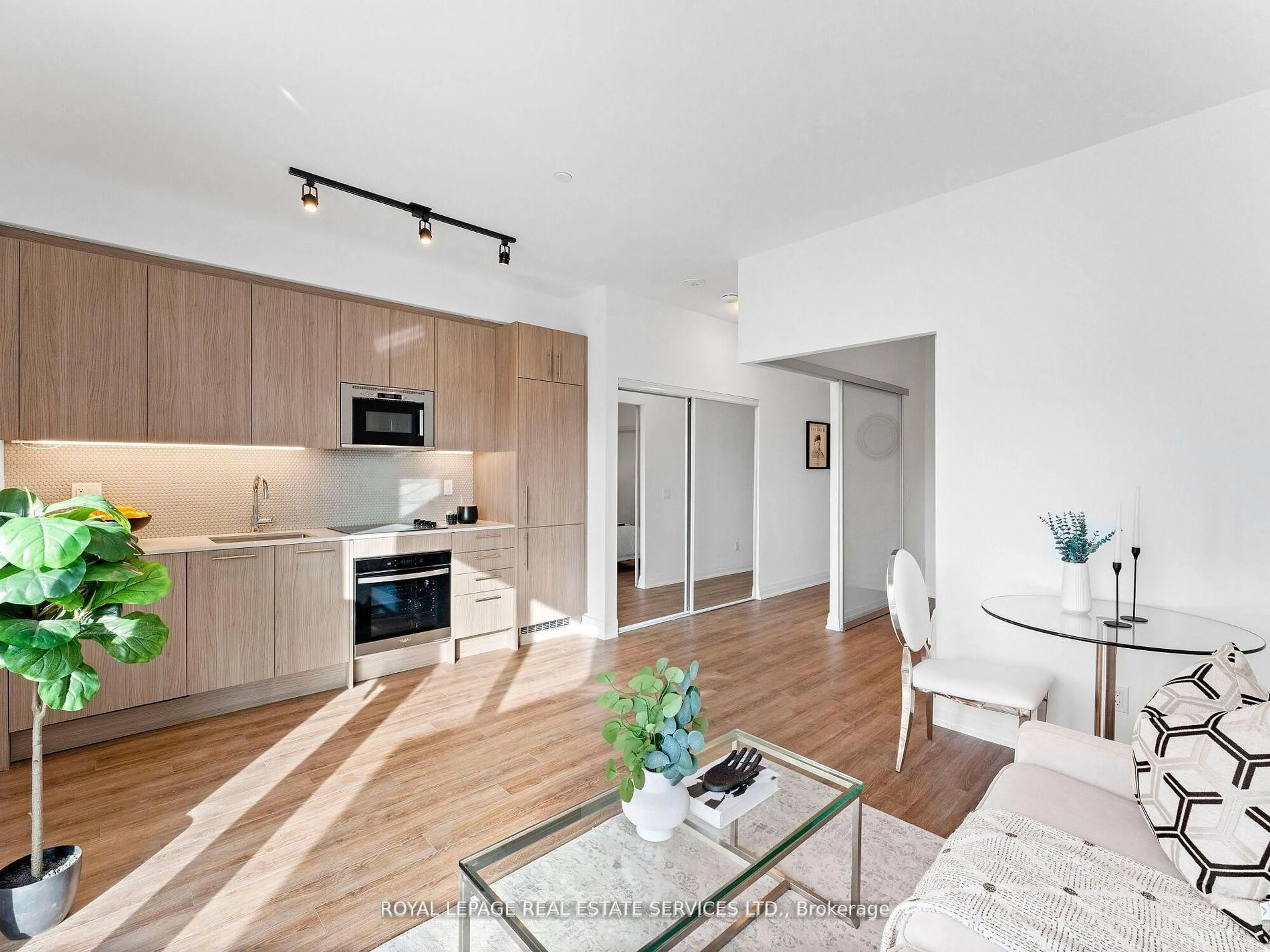 Unknown for 286 Main St #215, Toronto Ontario M4C 4X5