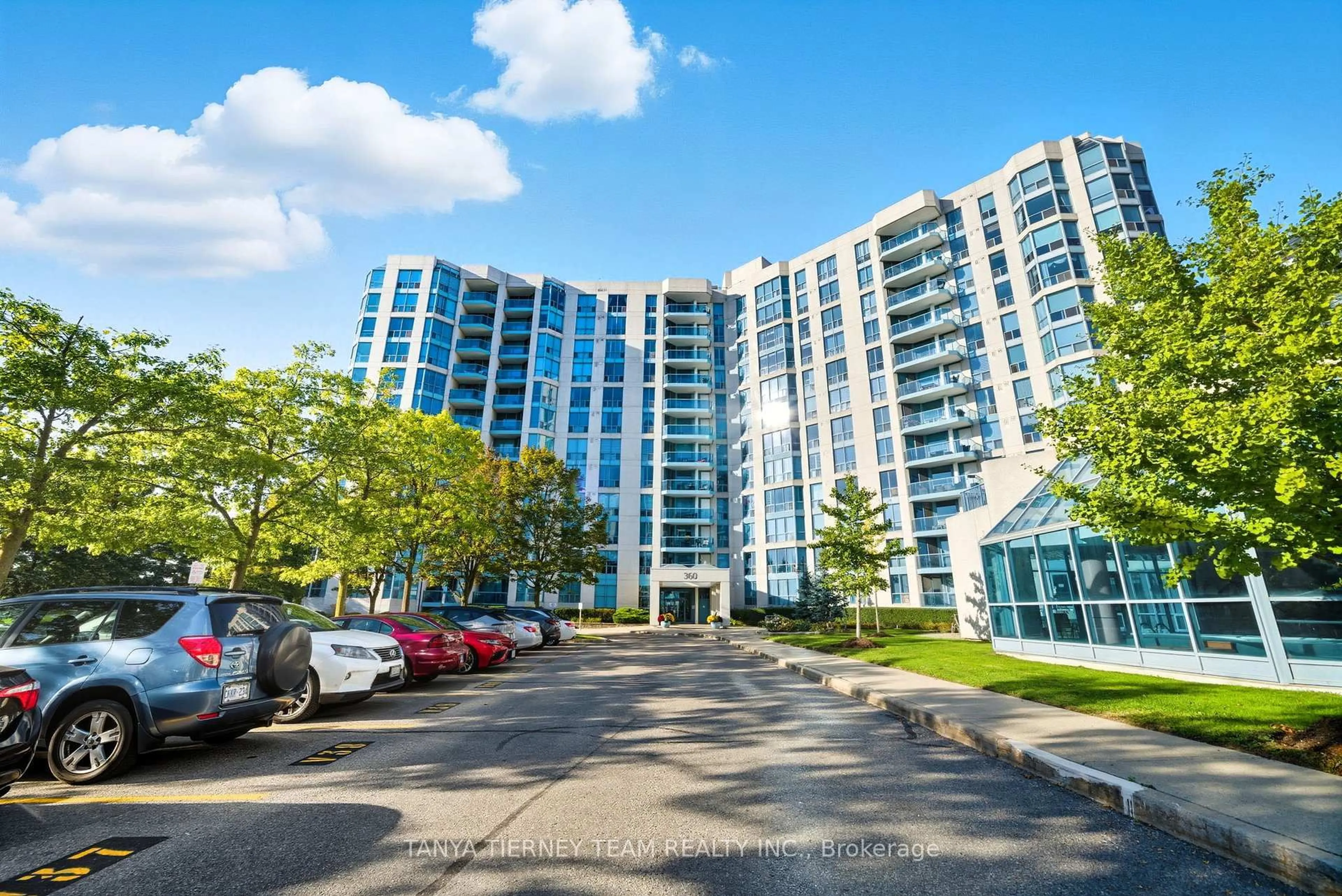 Indoor foyer for 360 Watson St #805, Whitby Ontario L1N 9G2