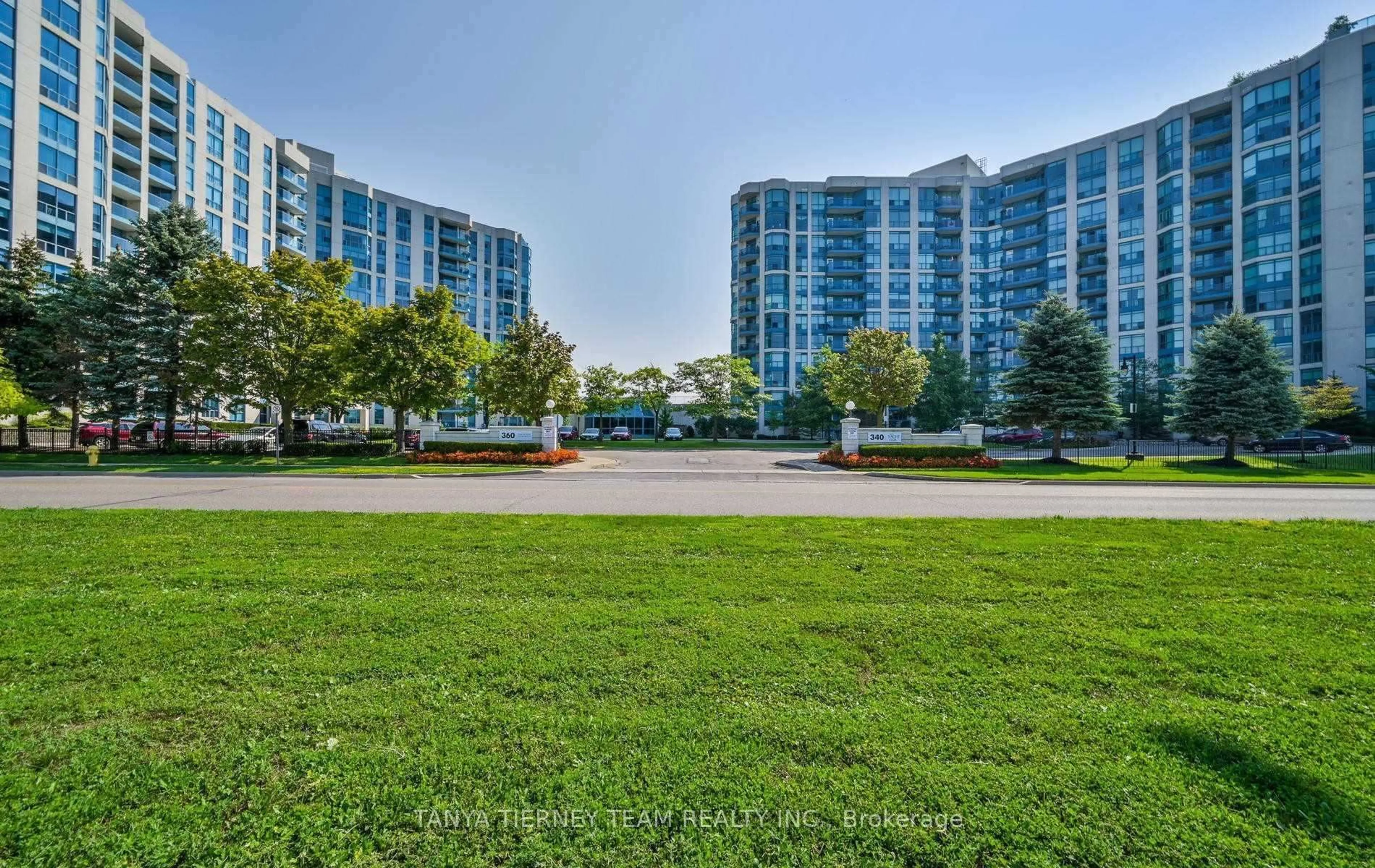 Patio, water/lake/river/ocean view for 360 Watson St #805, Whitby Ontario L1N 9G2