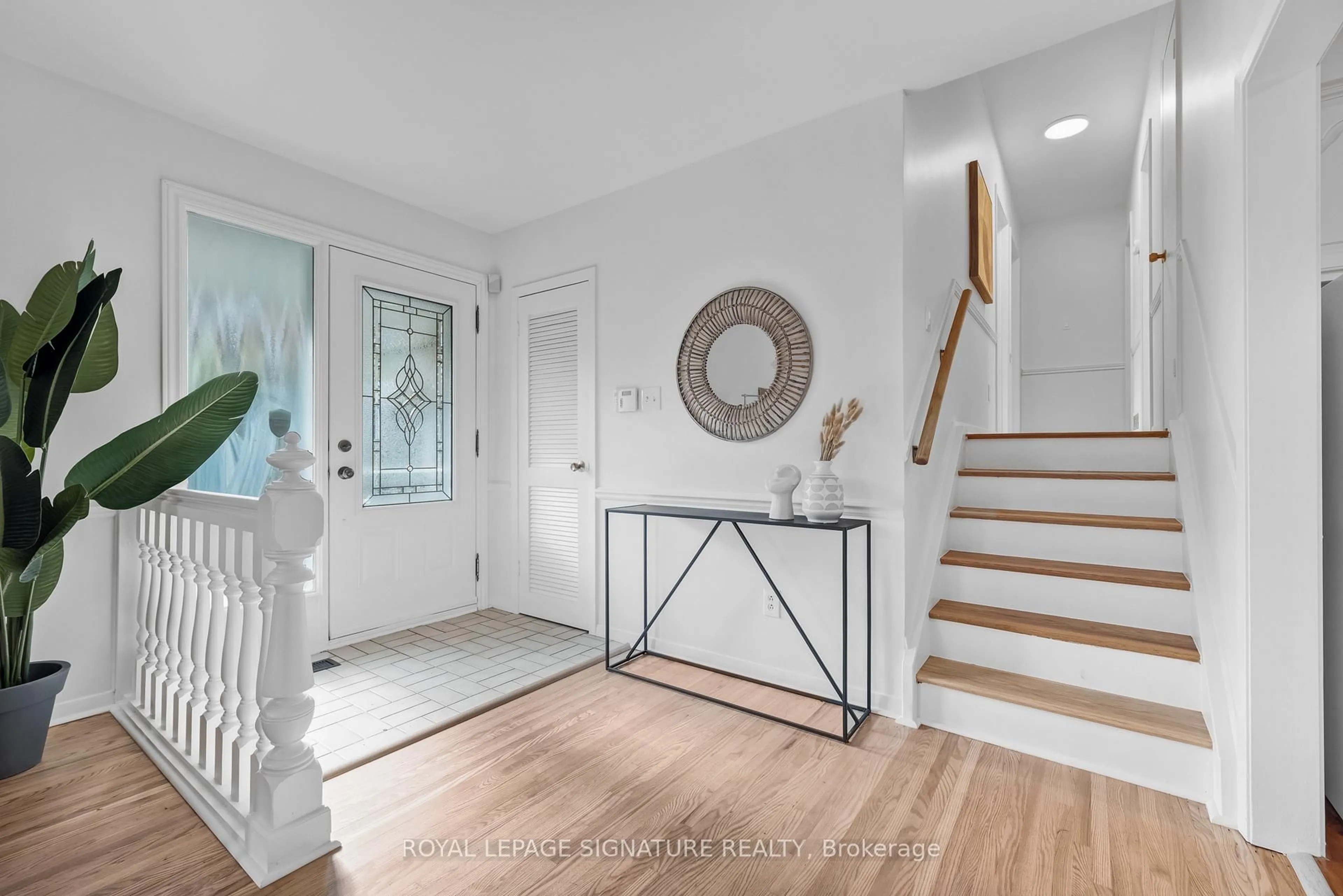 Indoor entryway for 38 Lochleven Dr, Toronto Ontario M1M 3S2