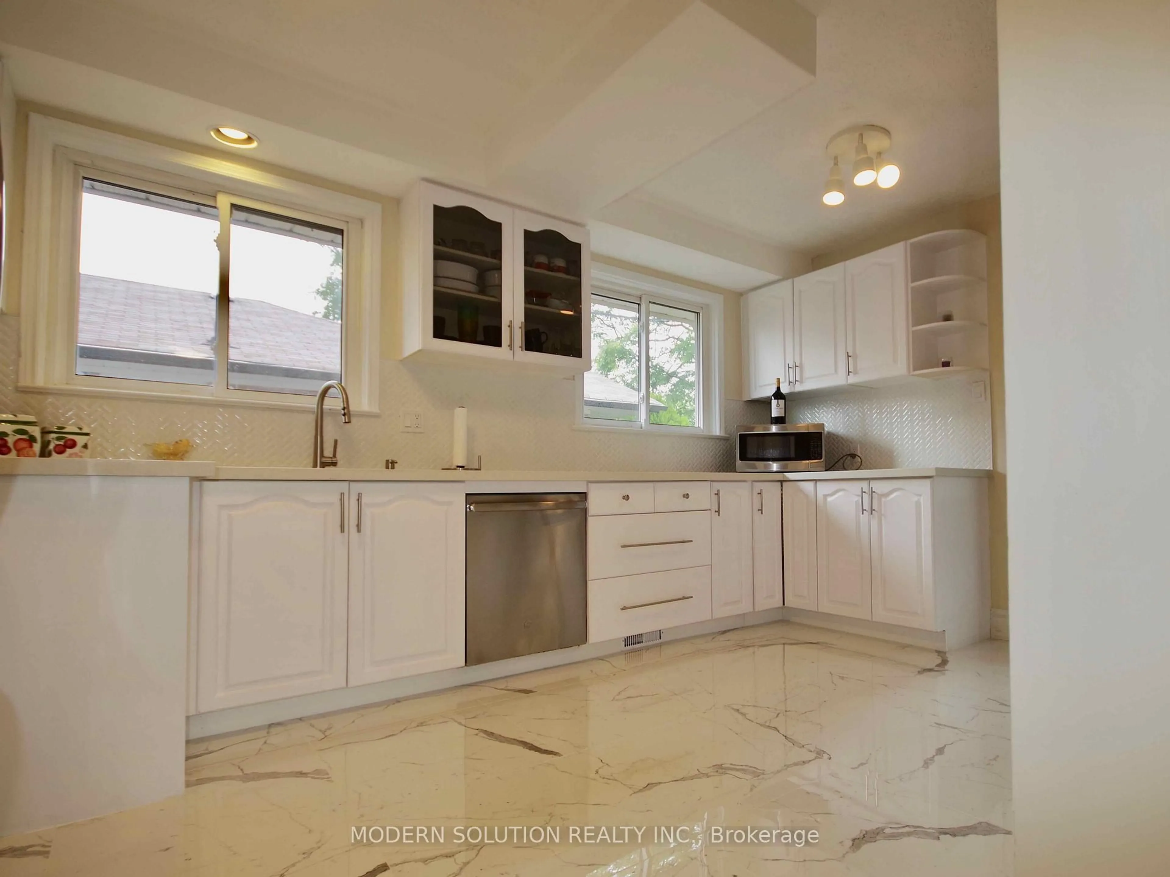 Open concept kitchen, ceramic/tile floor for 20 Gander Dr, Toronto Ontario M1G 2W1