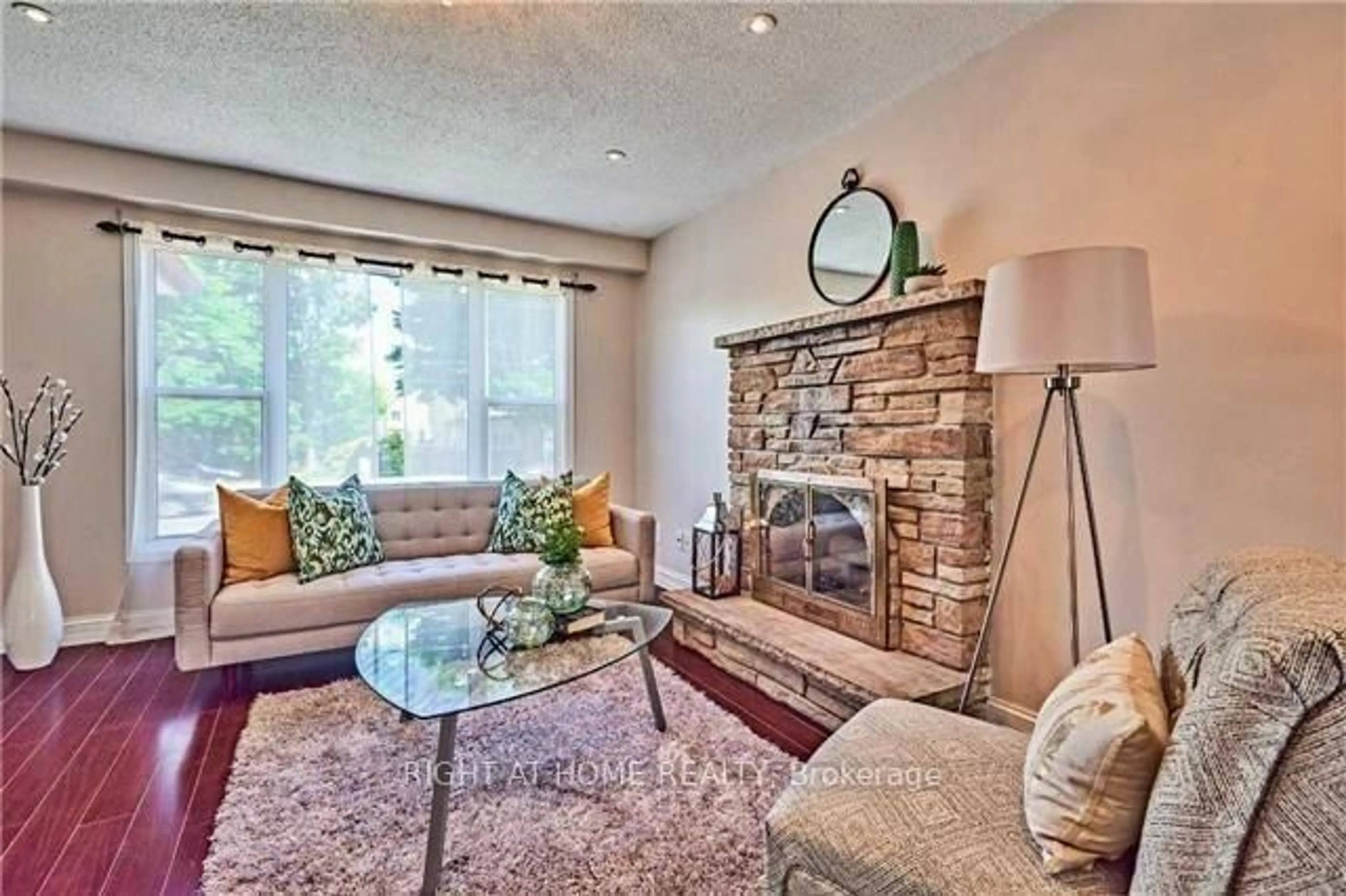 Living room with furniture, unknown for 702 Brock St, Whitby Ontario L1N 4L2