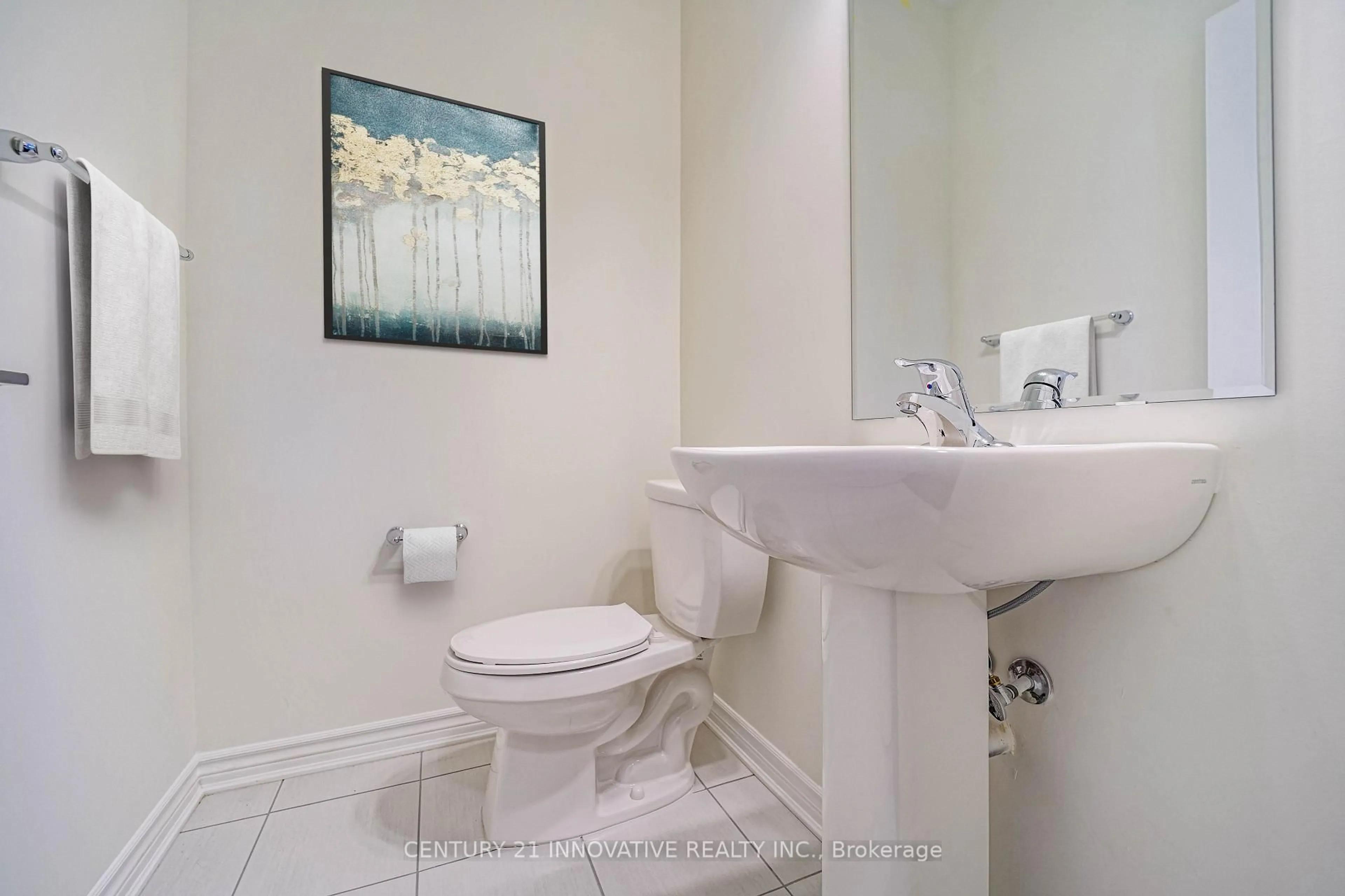 Standard bathroom, ceramic/tile floor for 3325 Thunderbird Prom, Pickering Ontario L1X 0N4