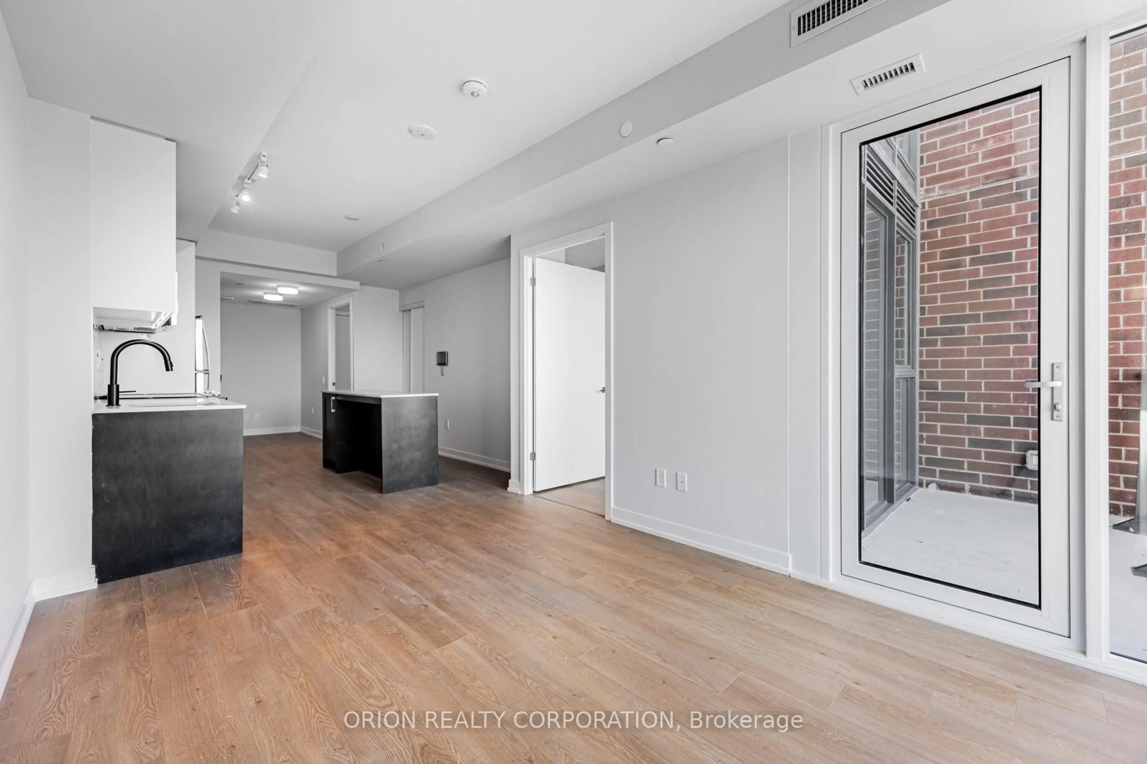 Unknown for 201 Brock St #221, Whitby Ontario L1N 4K2