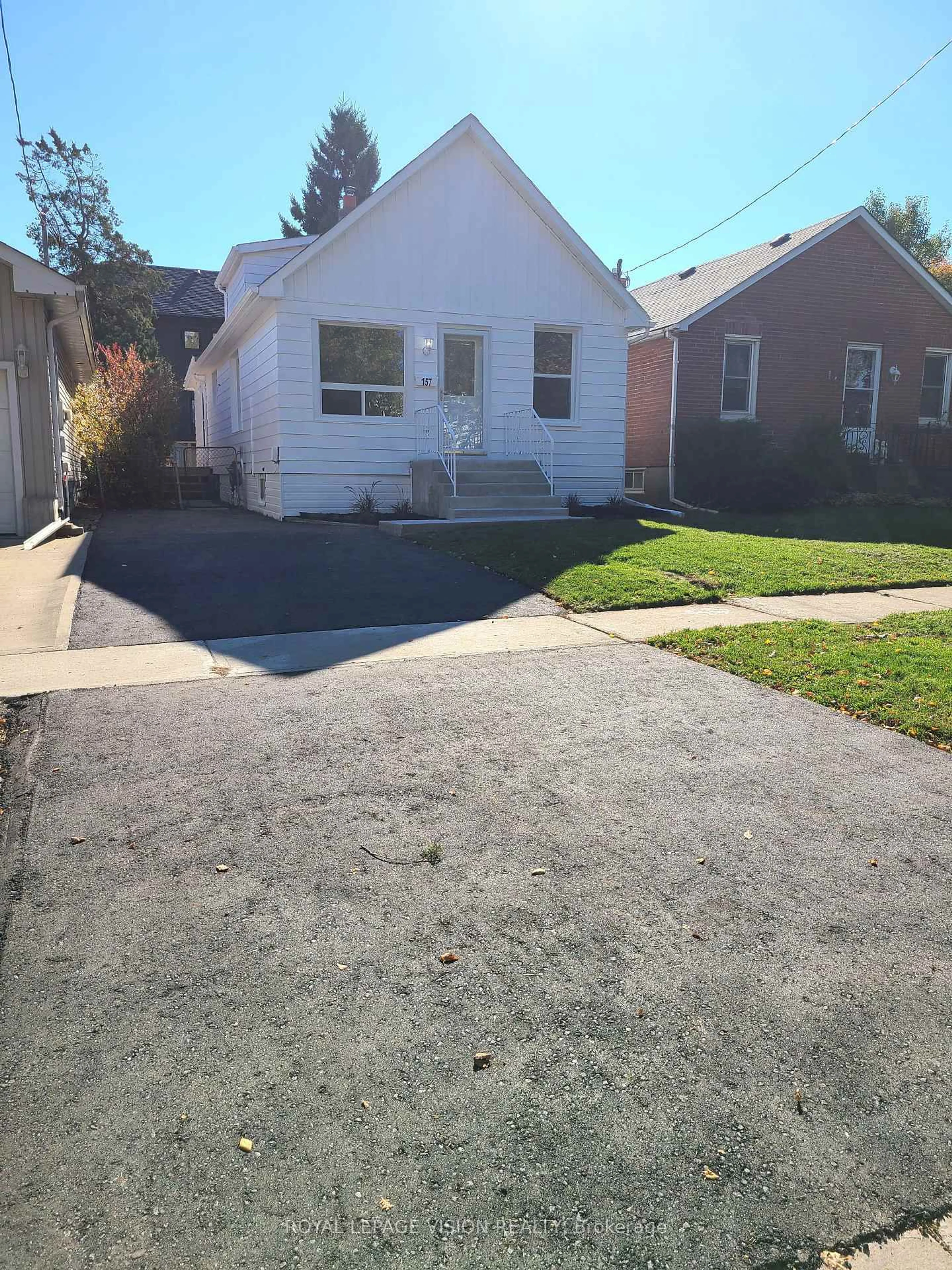 Unknown for 157 College Ave, Oshawa Ontario L1J 1R3